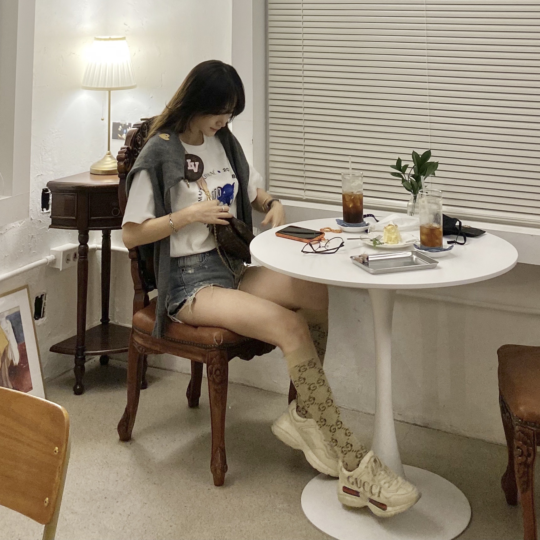 Gucci Rhyton Leather Sneakers Logo 착용 스타일 - 1