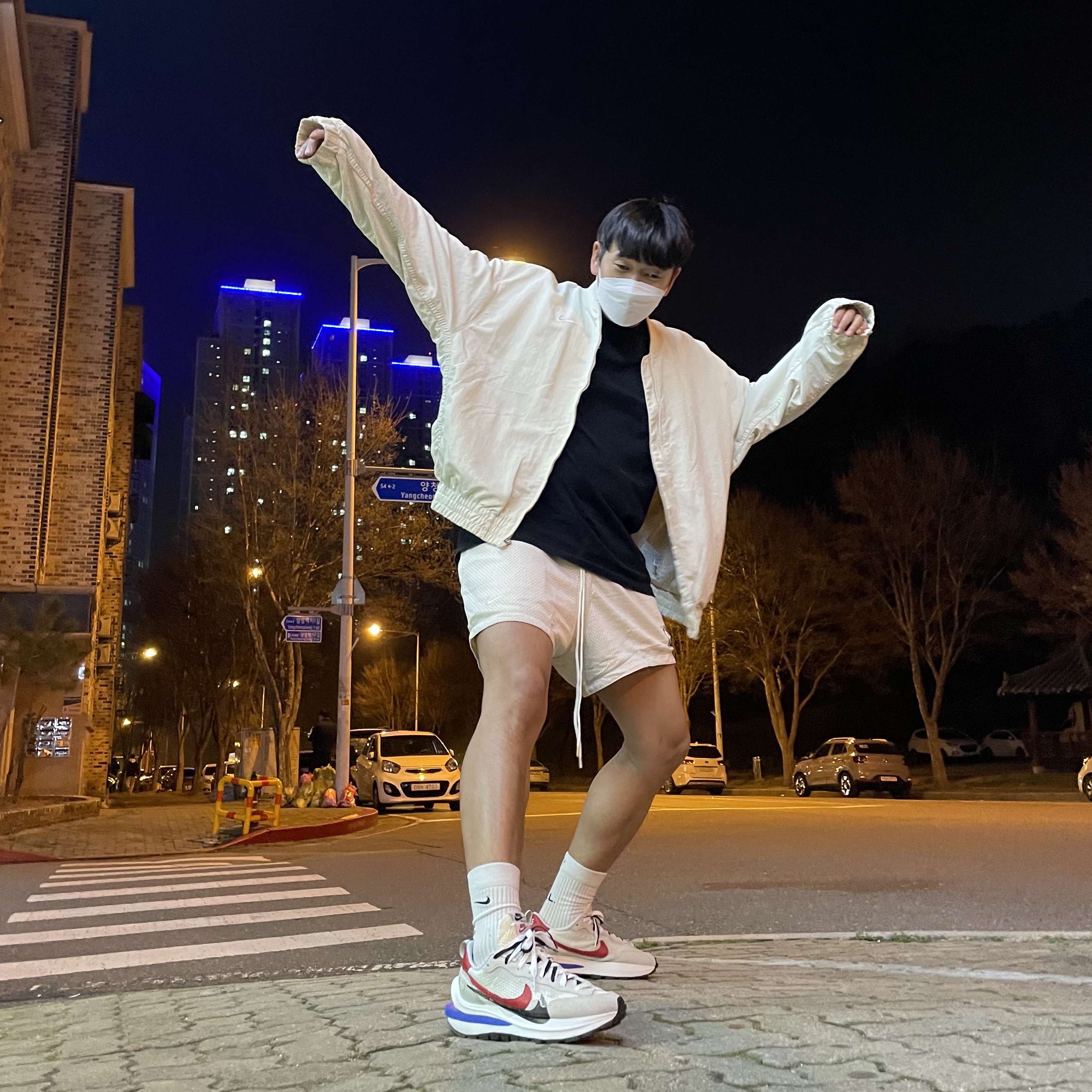 Nike x Sacai VaporWaffle Royal Fuchsia, Nike x Fear of God Basketball Shorts String 착용 스타일 - 3
