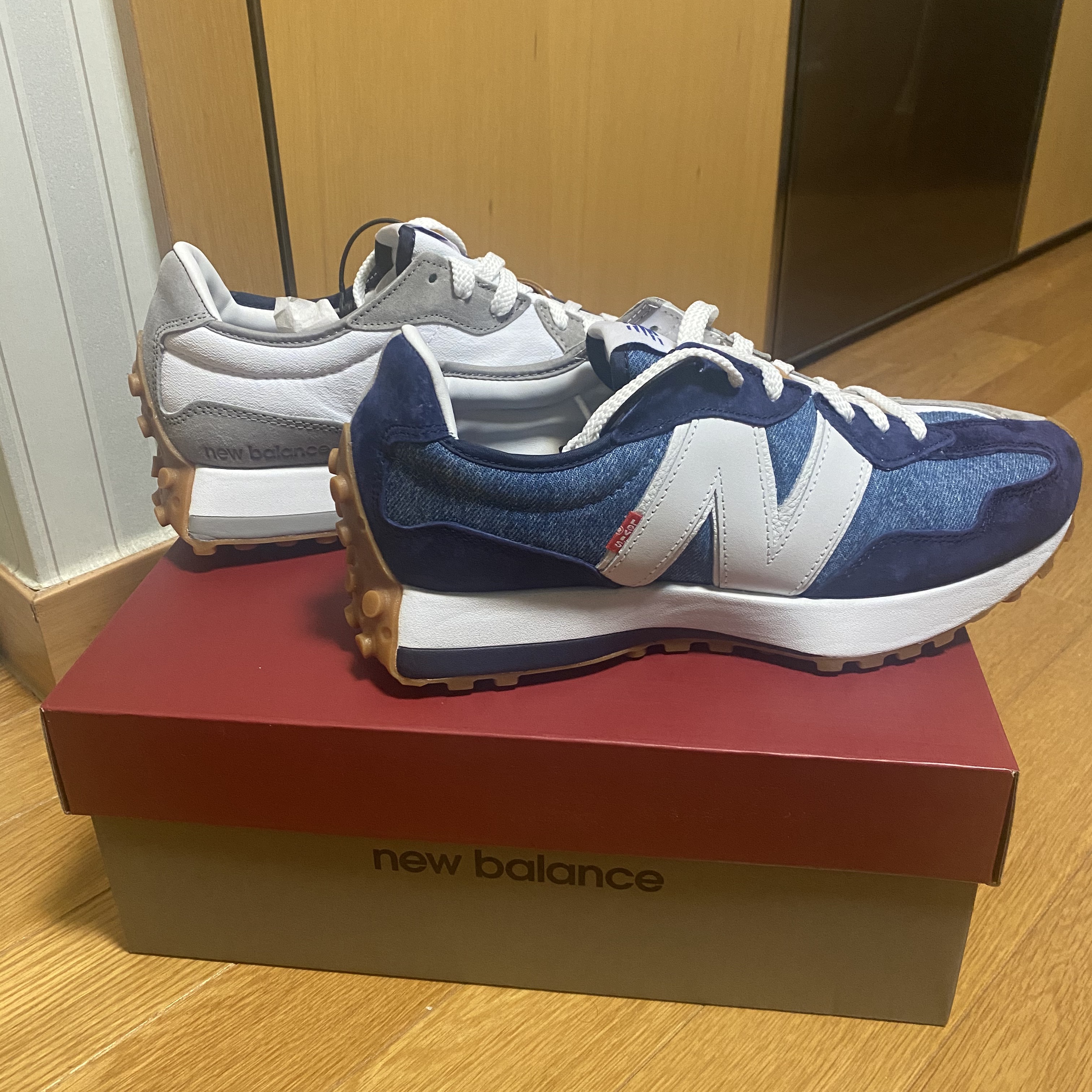 New Balance x Levi's 327 Navy (Levi's Tag) 착용 스타일 - 1
