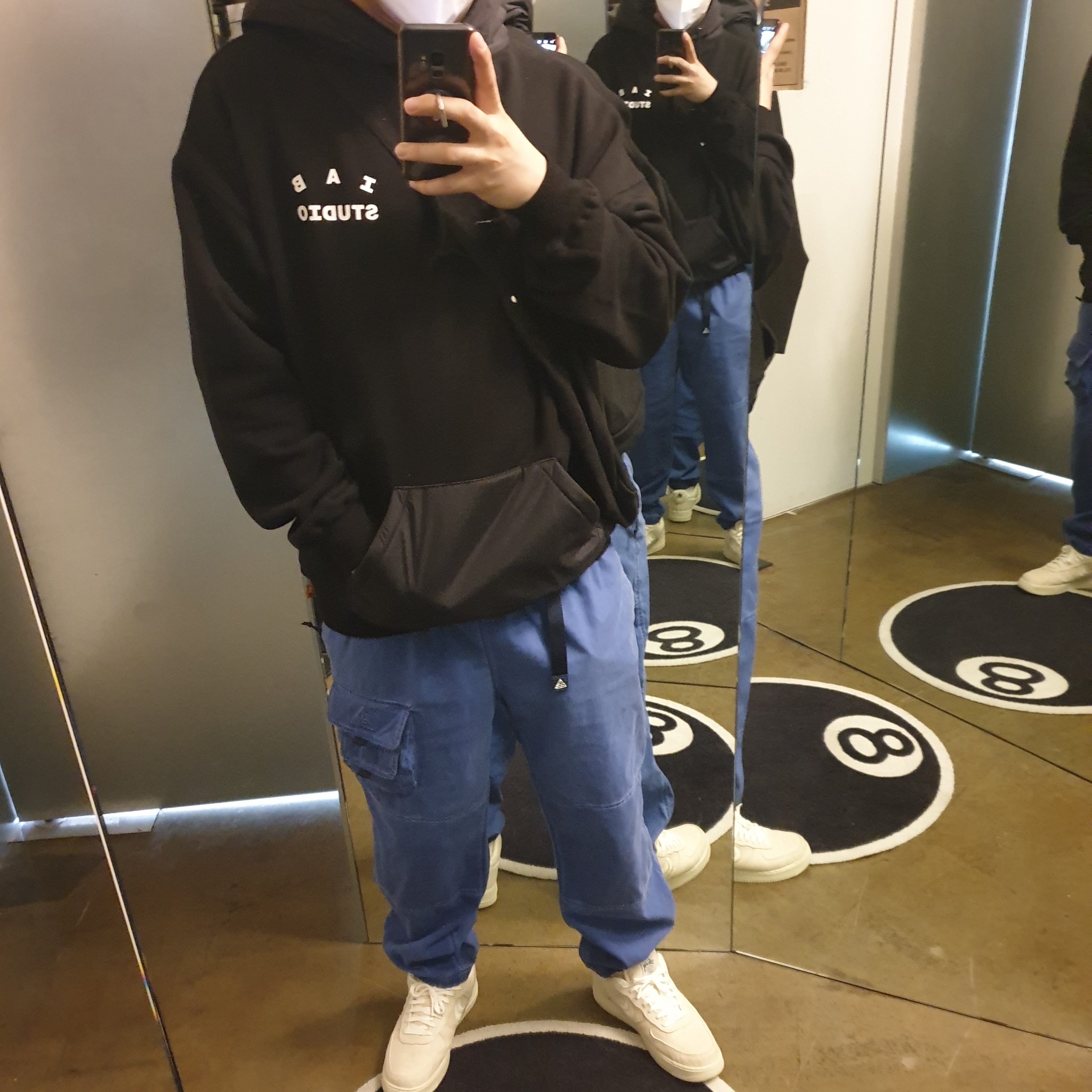IAB Studio Woven Hoodie Black 착용 스타일 - 2