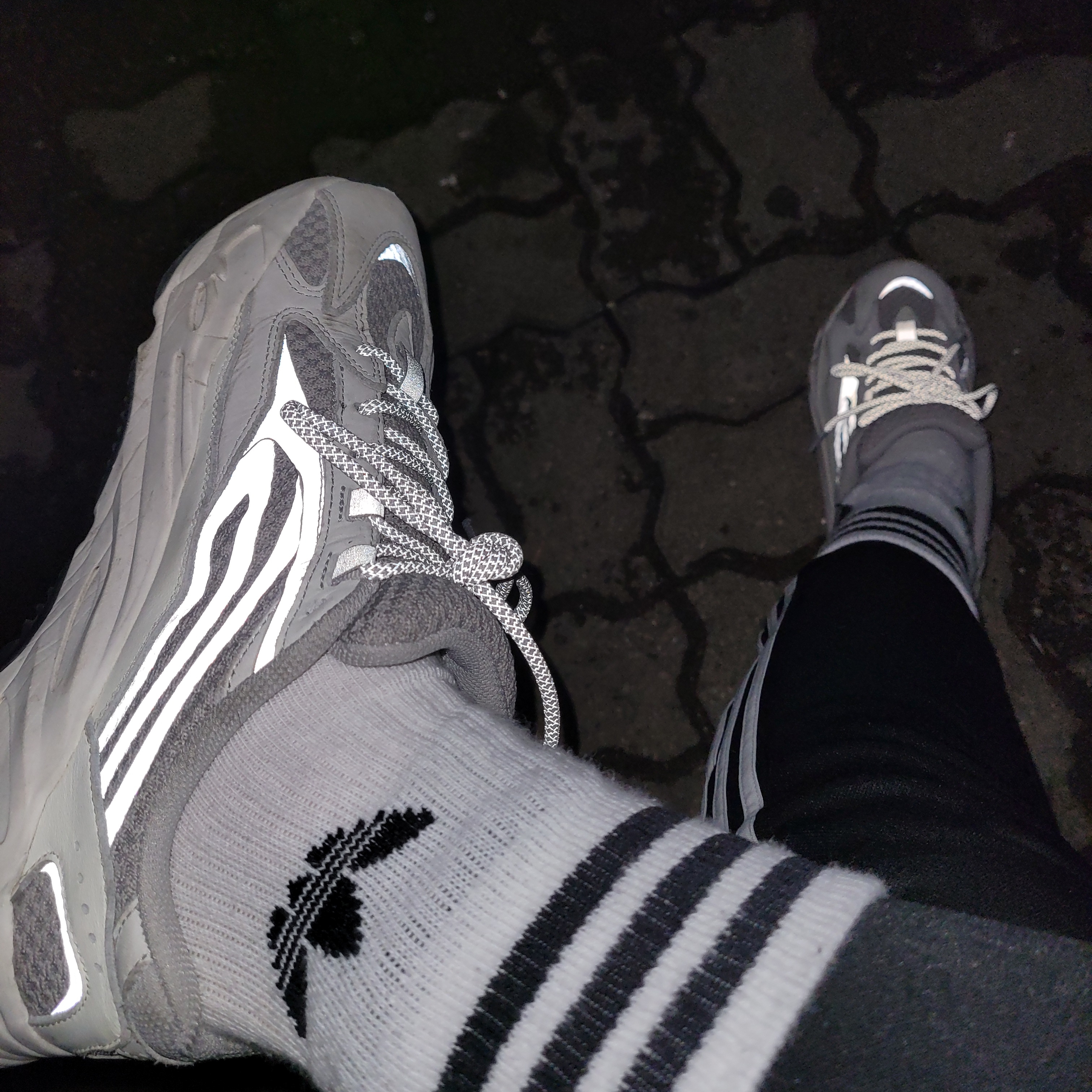 Adidas Yeezy Boost 700 V2 Static 2018 착용 스타일