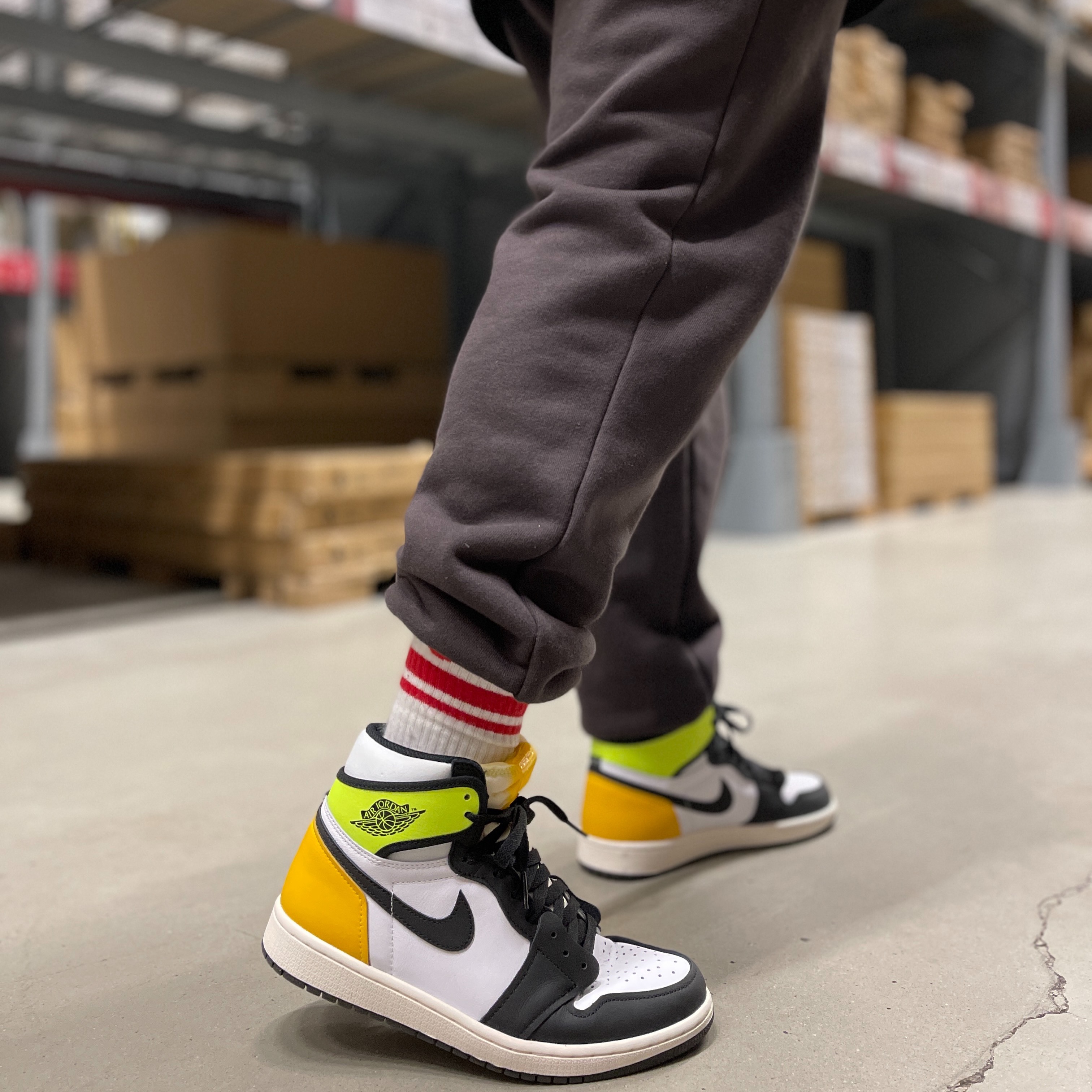 Jordan 1 Retro High OG Volt Gold 착용 스타일 - 1