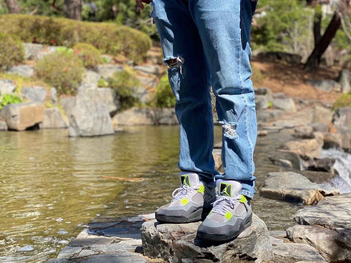 Jordan 4 Retro SE Neon 95 착용 스타일