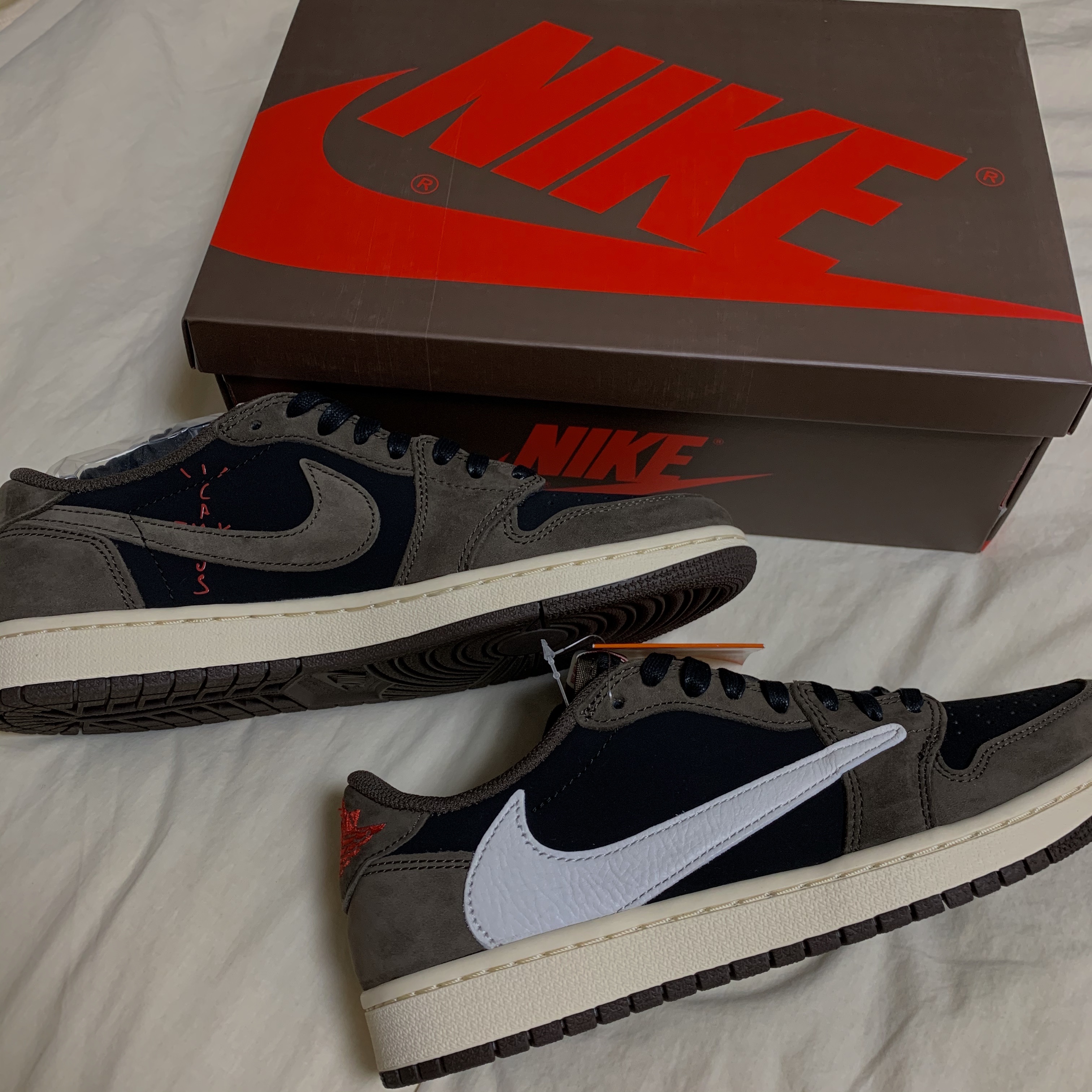 Jordan 1 x Travis Scott Retro Low OG SP Mocha 착용 스타일