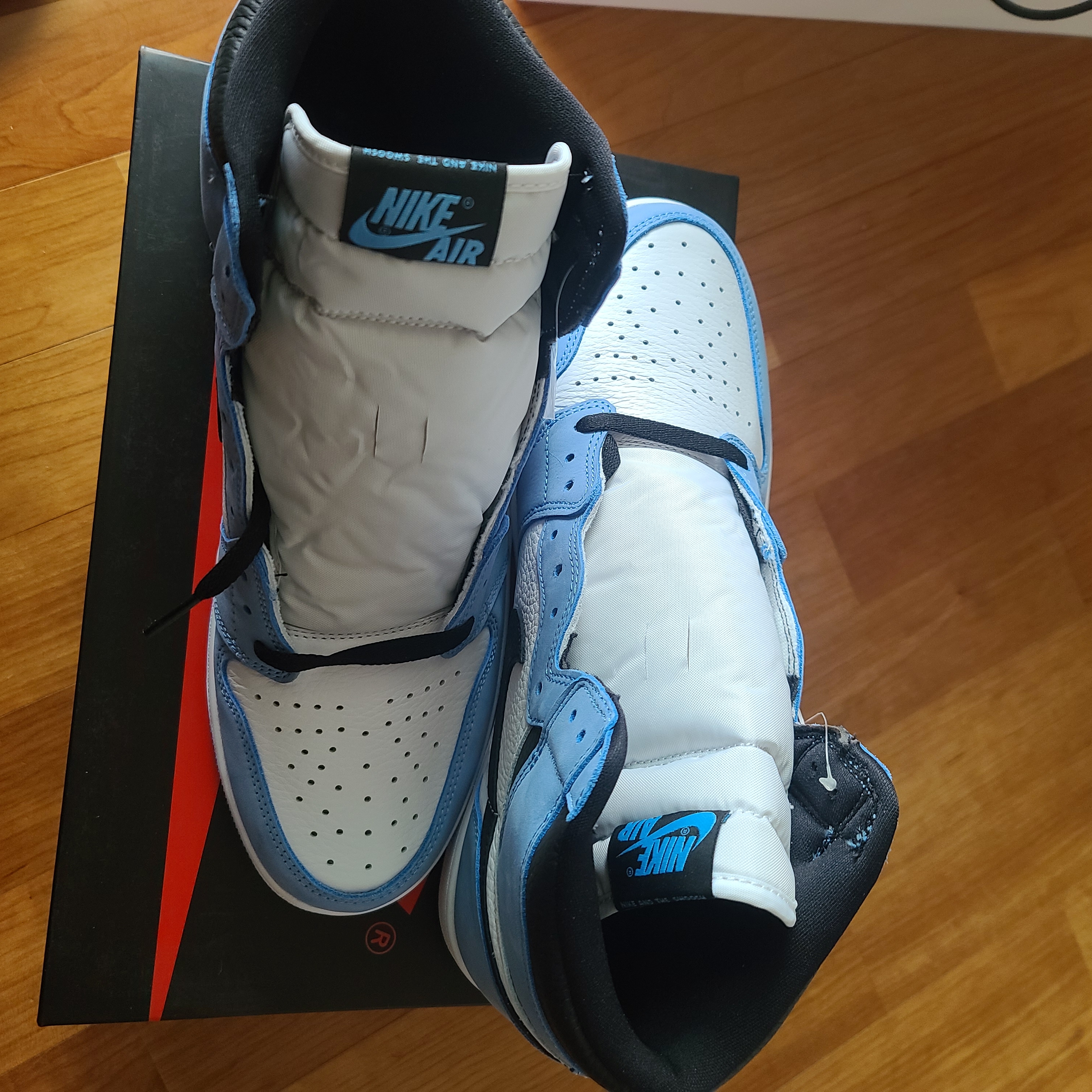 Jordan 1 Retro High OG University Blue 착용 스타일 - 2