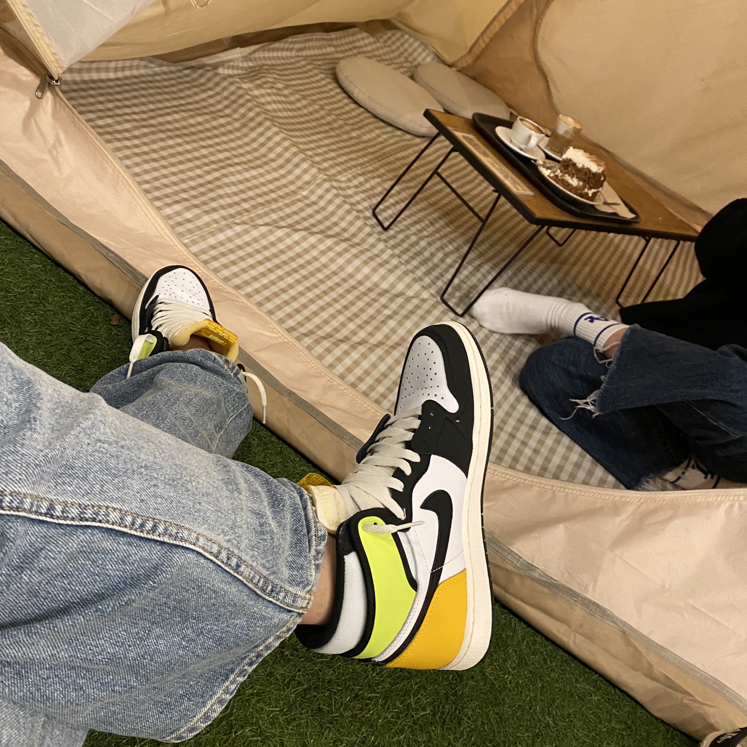 Jordan 1 Retro High OG Volt Gold 착용 스타일 - 3