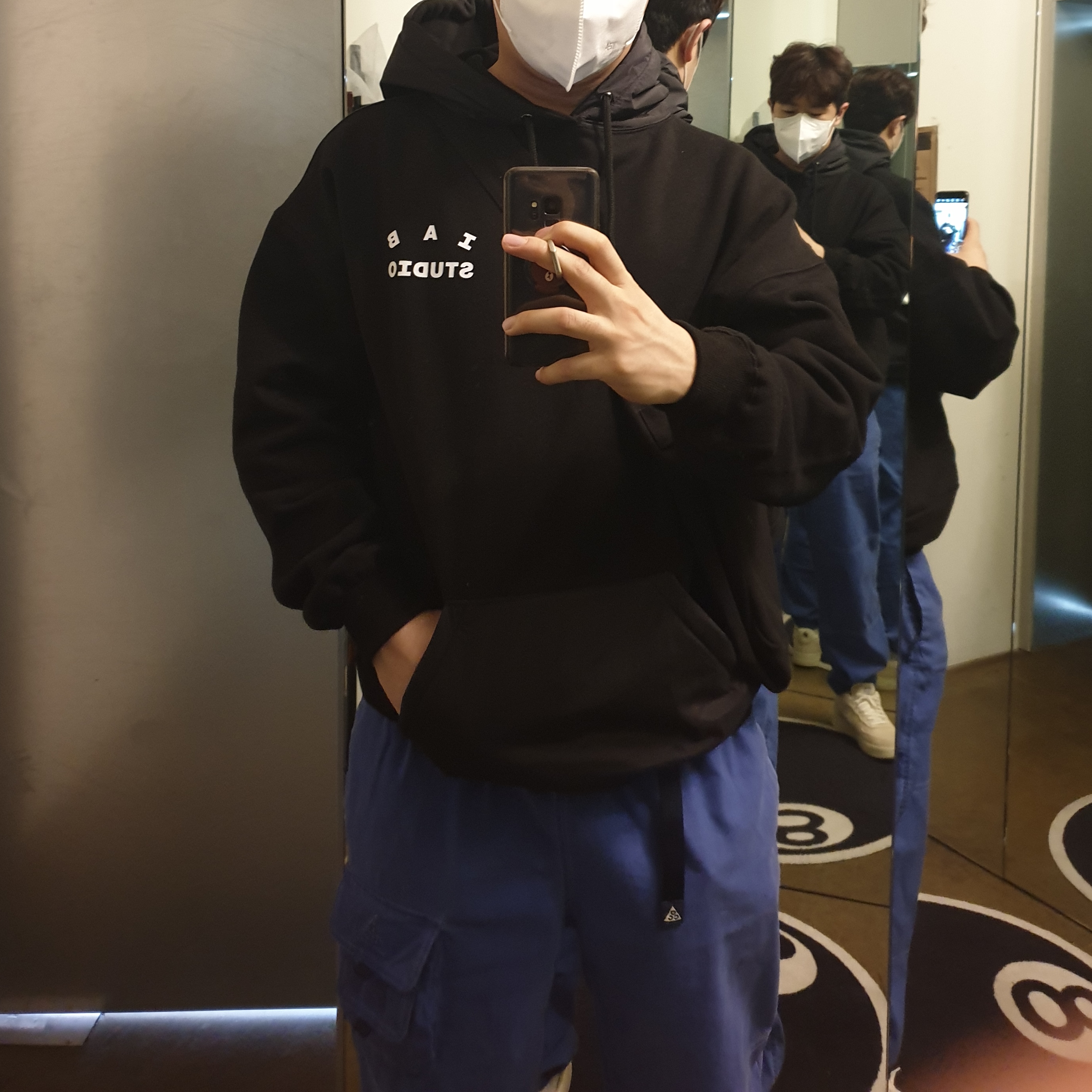IAB Studio Woven Hoodie Black 착용 스타일 - 1