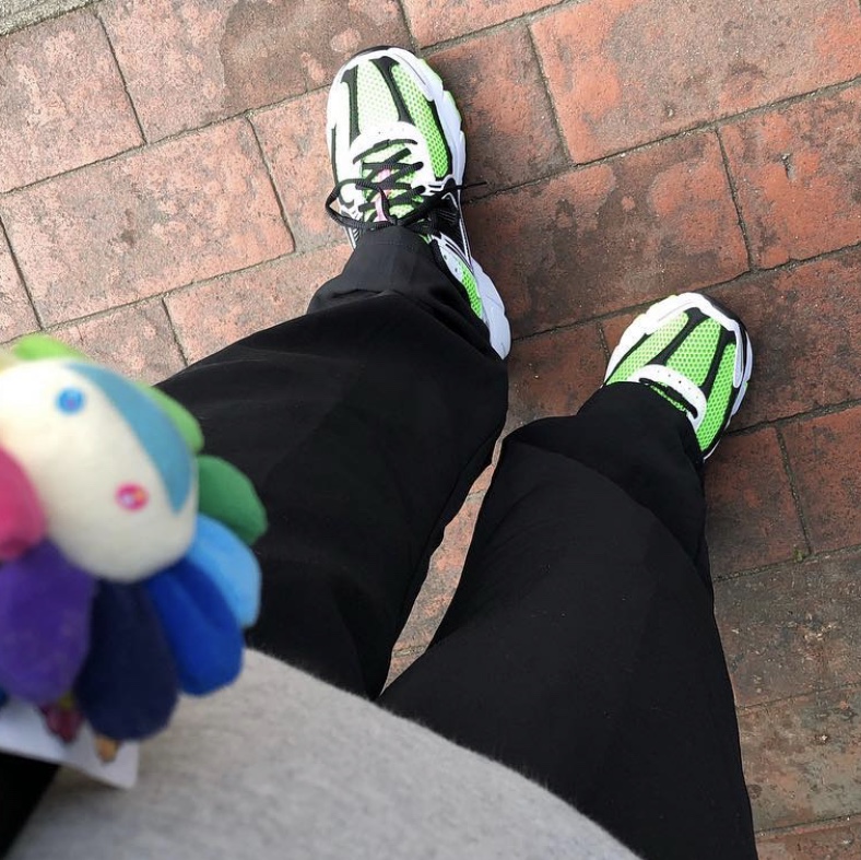 Nike Zoom Vomero 5 Electric Green Black 착용 스타일