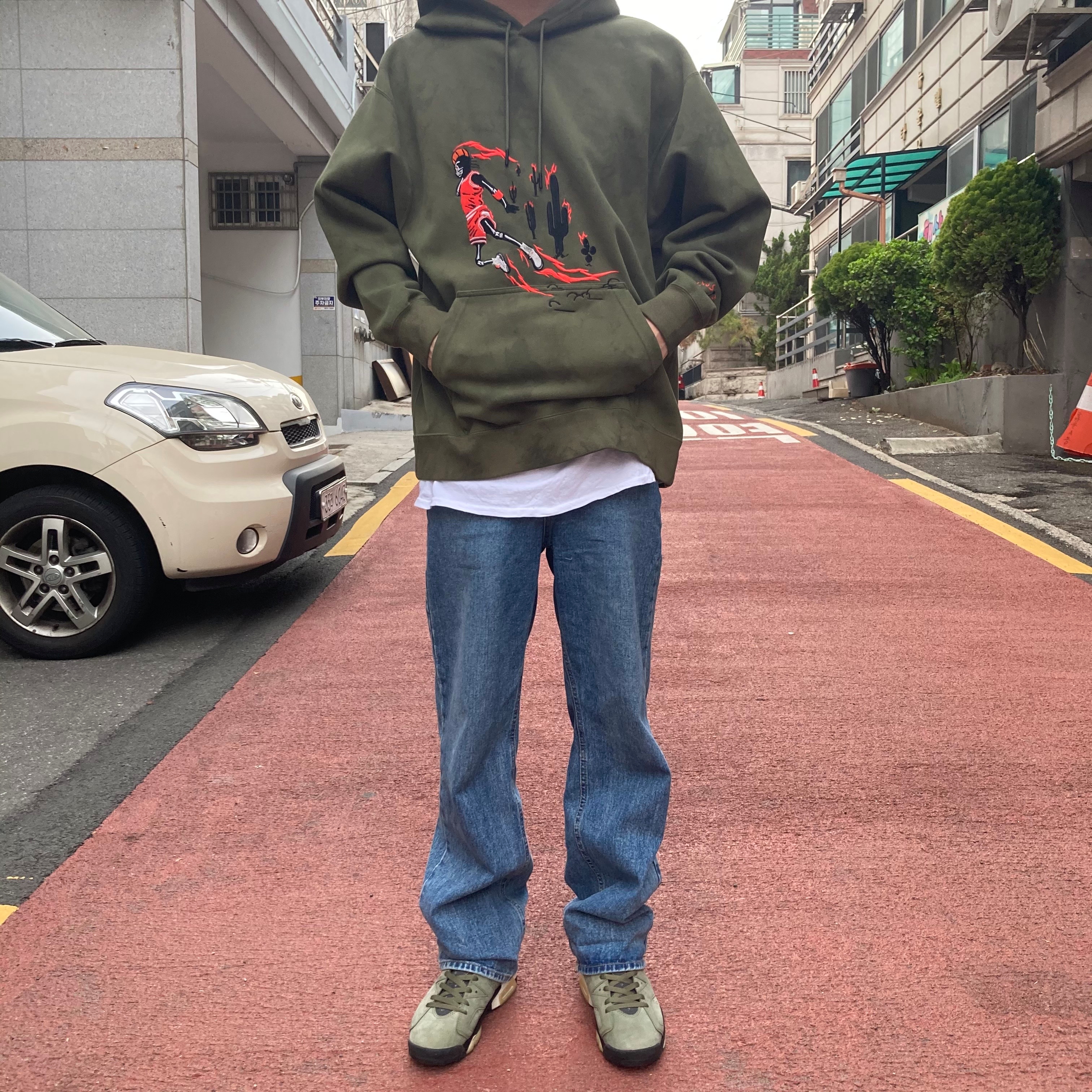 Jordan 6 x Travis Scott Retro Olive, Jordan x Travis Scott Washed Suede Hoodie Medium Olive 착용 스타일 - 1