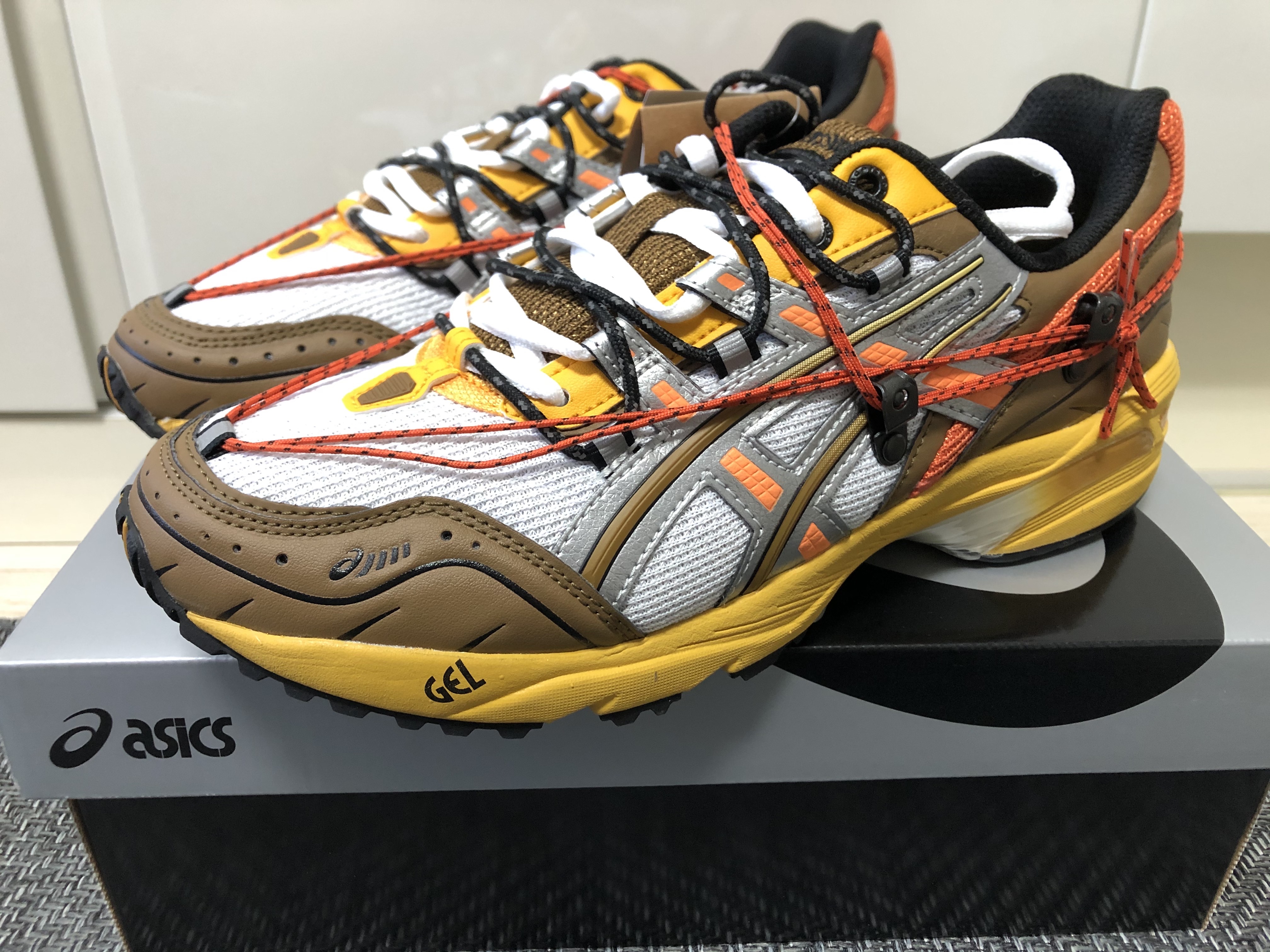 Asics x Andersson Bell Gel-1090 White Orange 착용 스타일 - 1