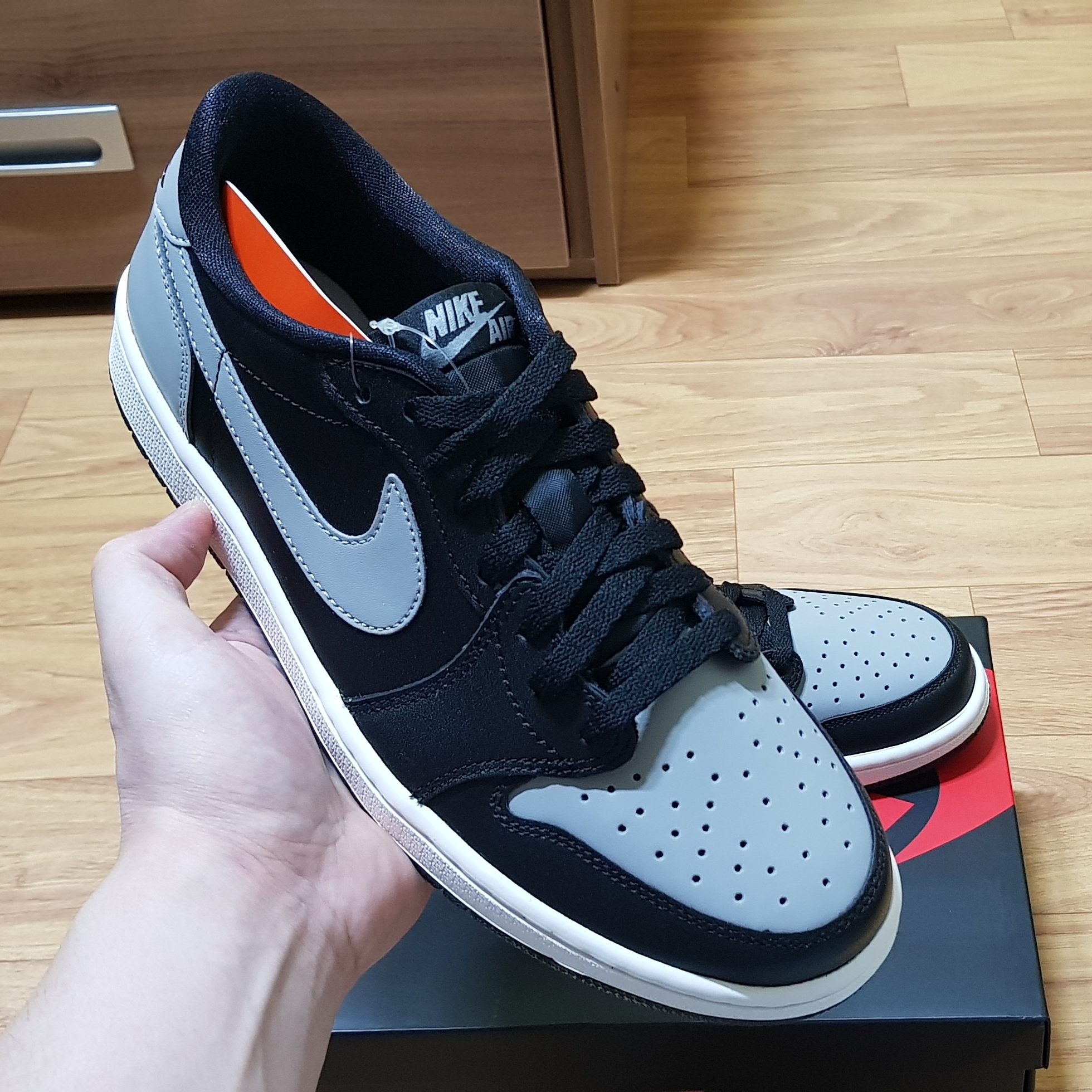 Jordan 1 Retro Low OG Shadow 2015 착용 스타일 - 1