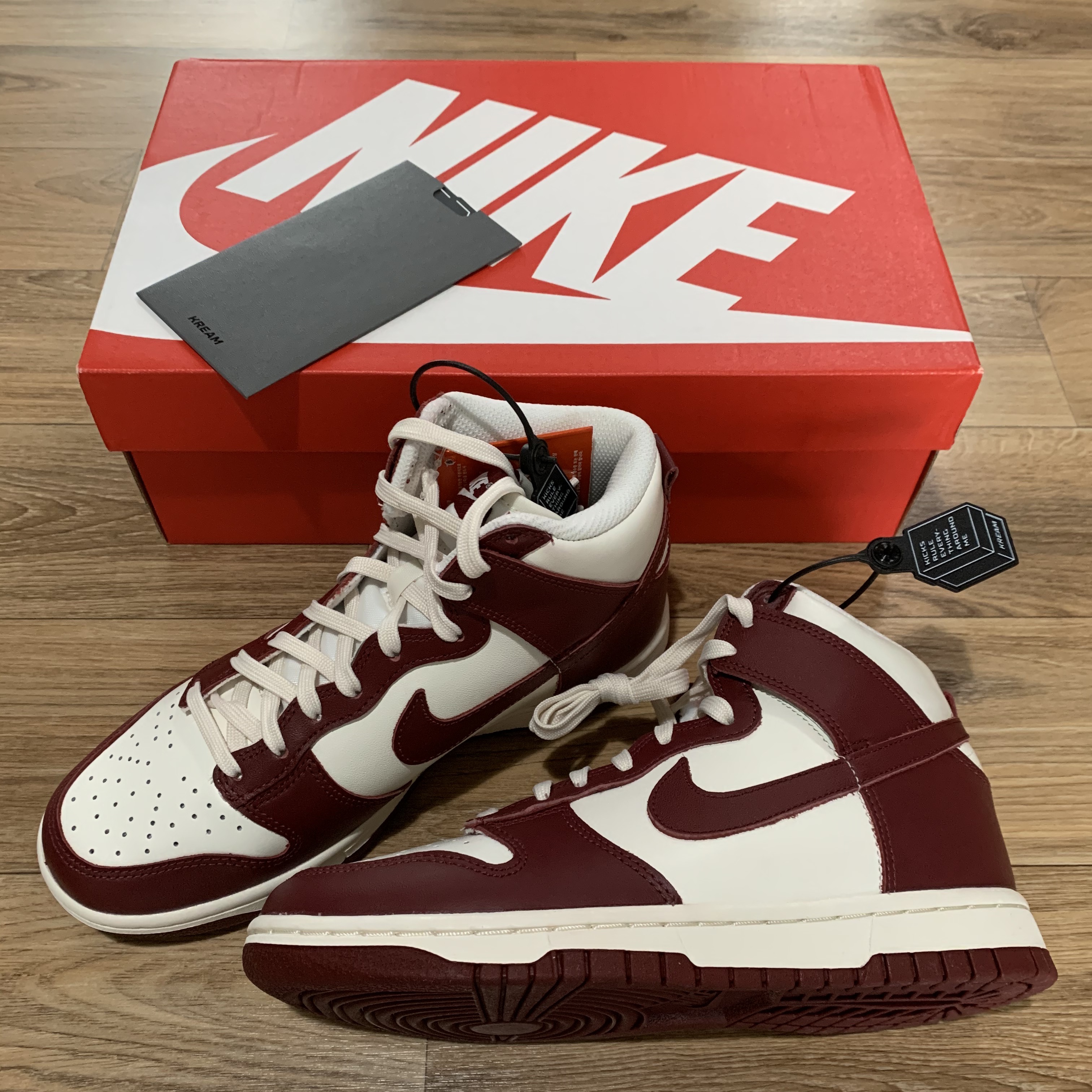 (W) Nike Dunk High Team Red 착용 스타일 - 2