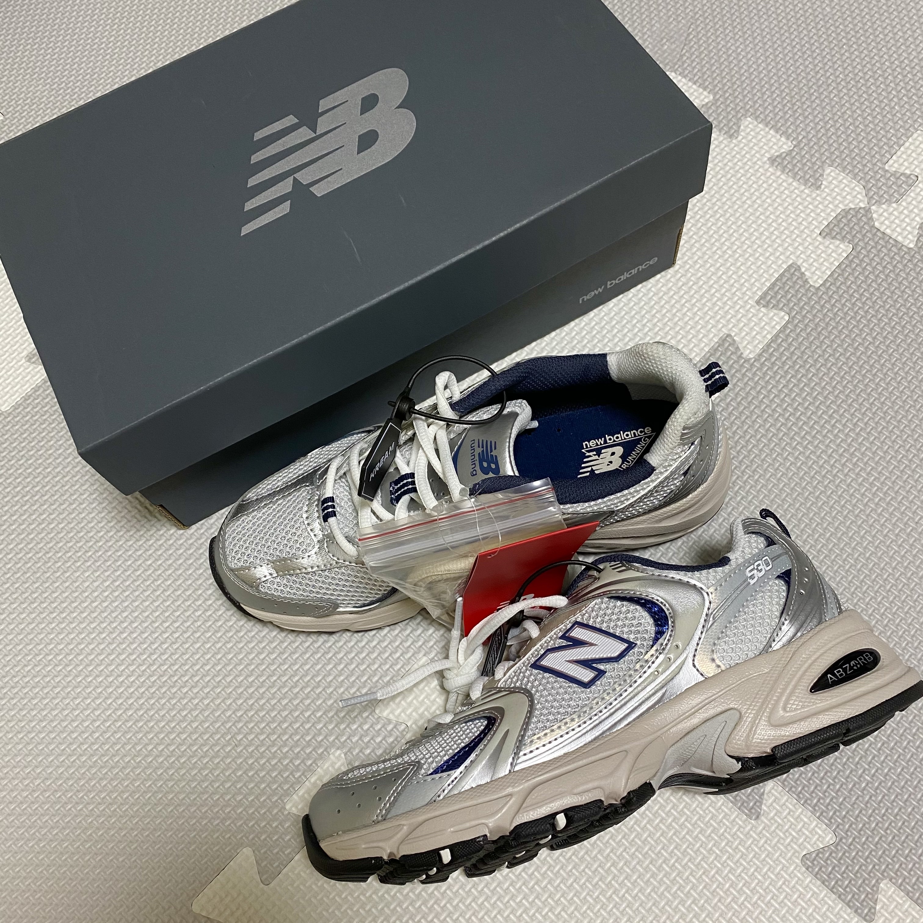 New Balance 530 Steel Grey 착용 스타일