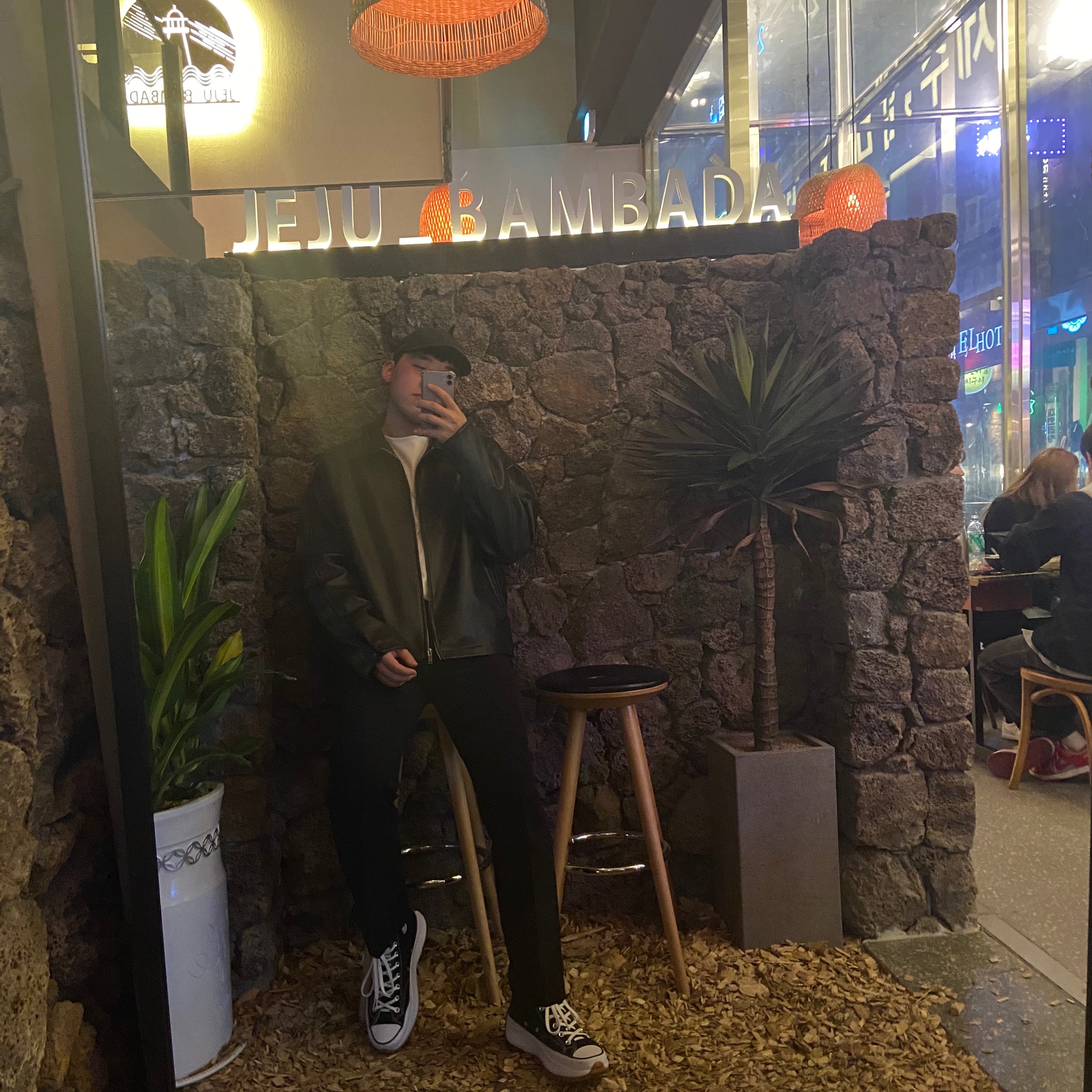 Converse Run Star Hike Hi Black White Gum 착용 스타일
