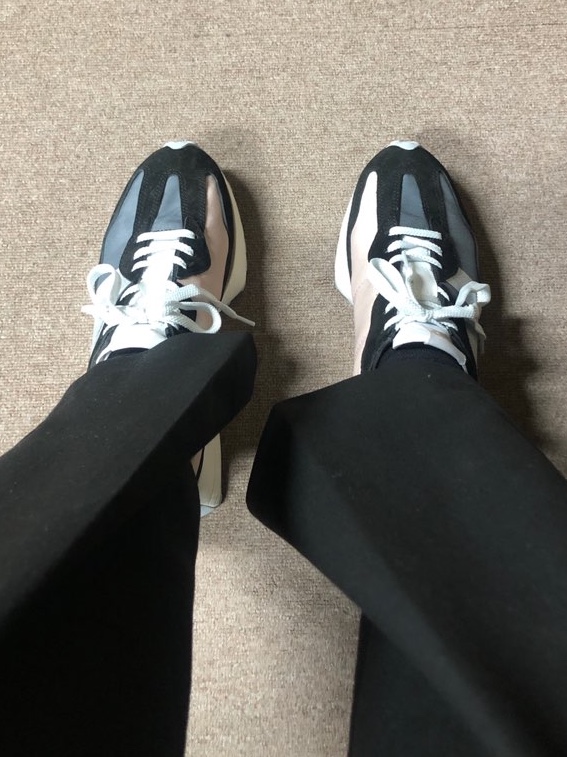 (W) New Balance 327 Black 착용 스타일