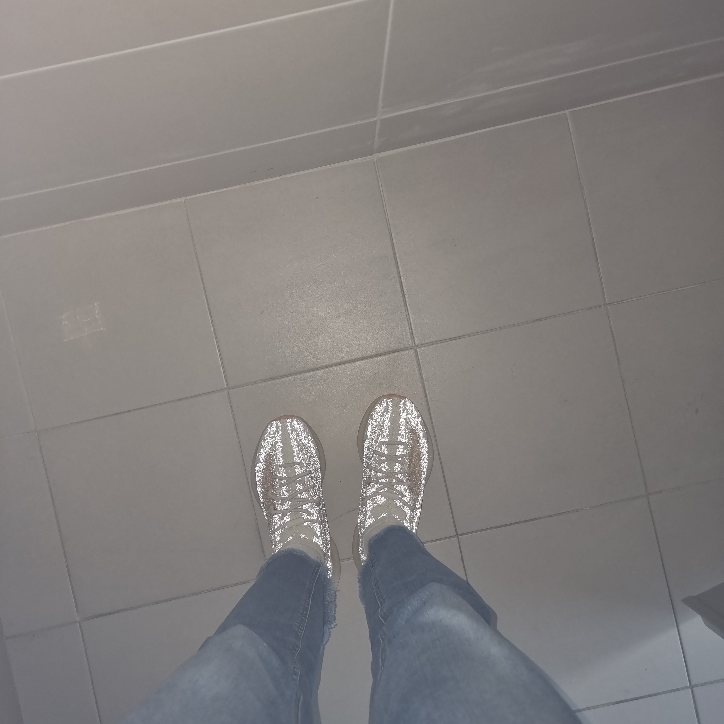Adidas Yeezy Boost 380 Yecoraite - Reflective 착용 스타일 - 2