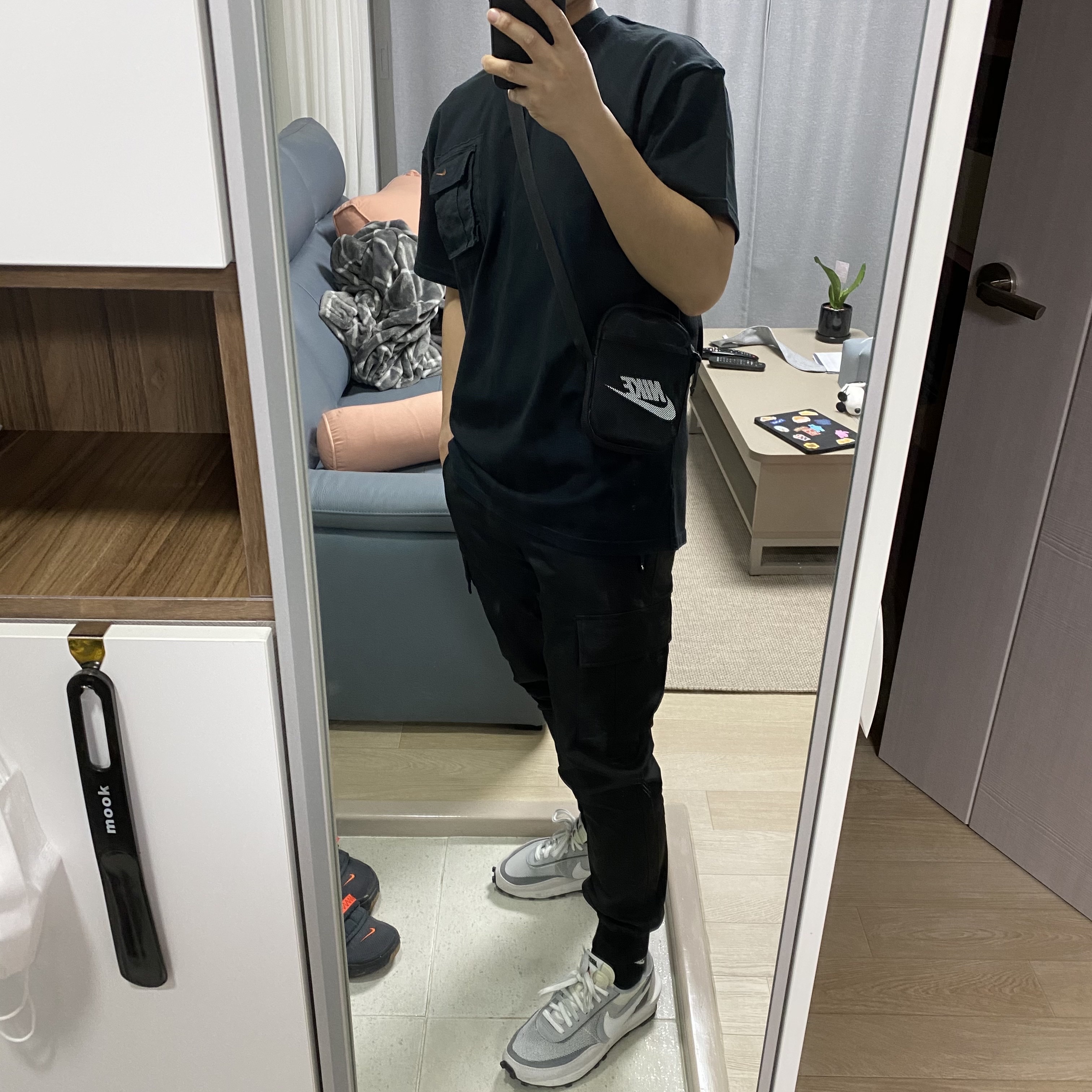 Nike x Sacai LDWaffle Summit White, Nike x Travis Scott NRG AG T-Shirt Black 착용 스타일