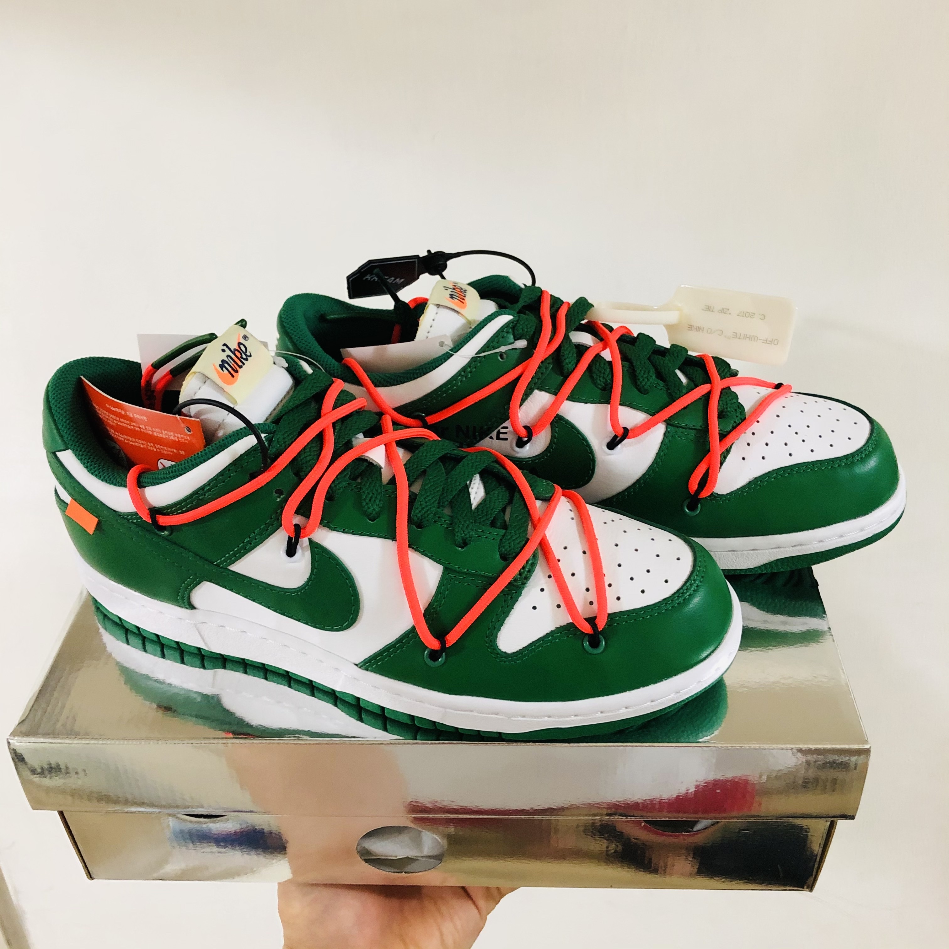 Nike x Off-White Dunk Low Pine Green 착용 스타일