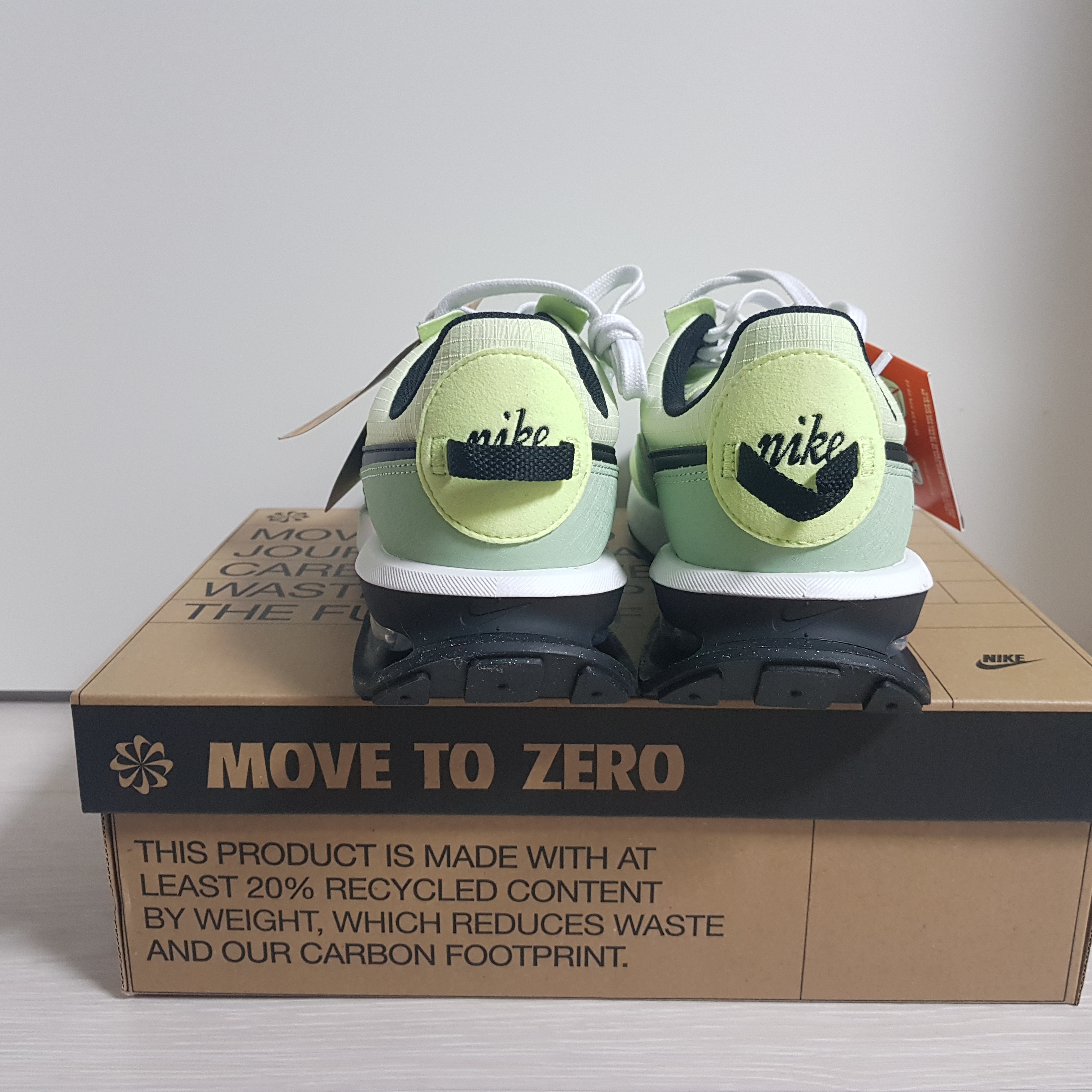Nike Air Max Pre-Day Liquid Lime 착용 스타일 - 3