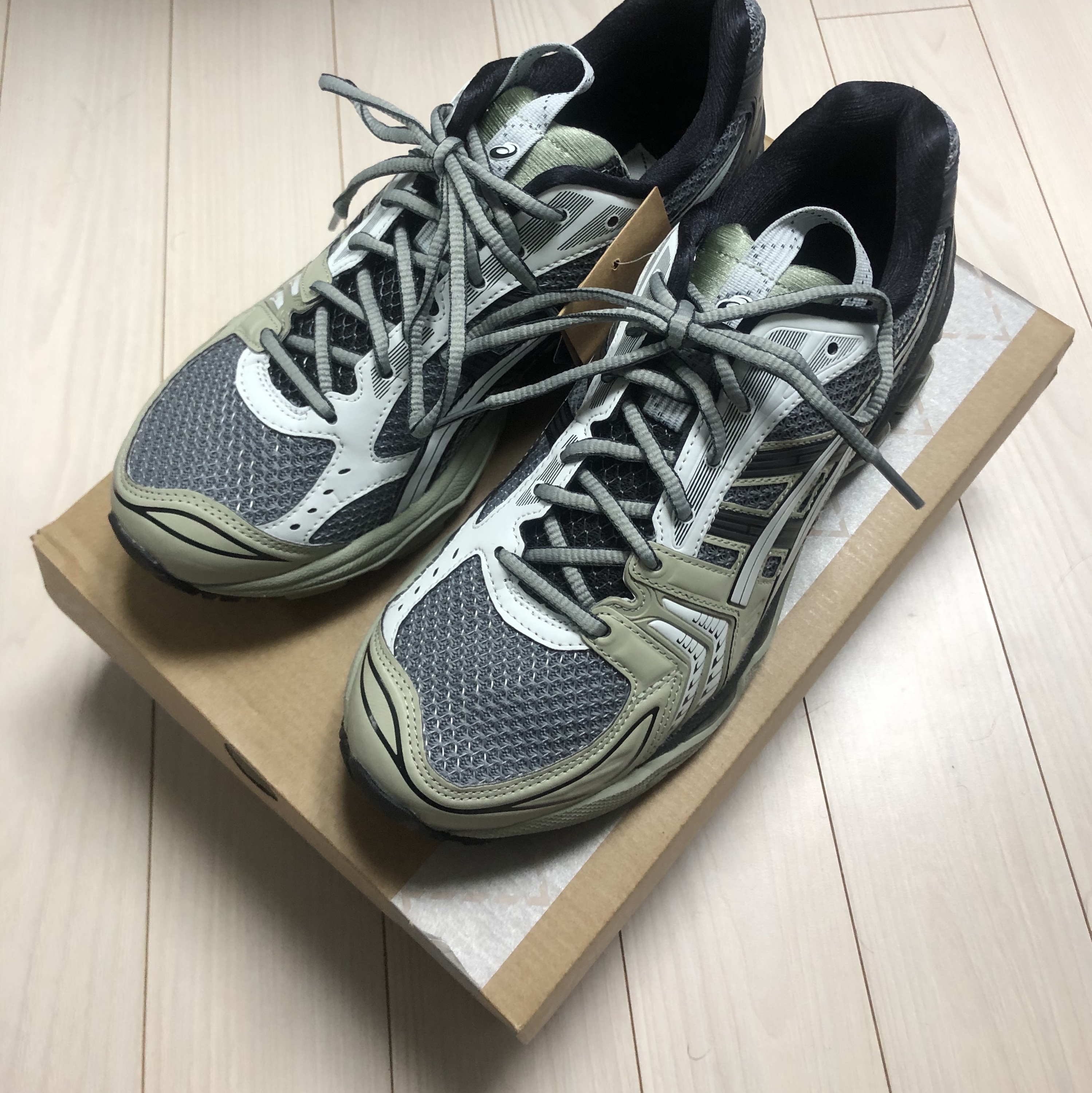 Asics UB1-S Gel-Kayano 14 Piedmont Grey 착용 스타일 - 1