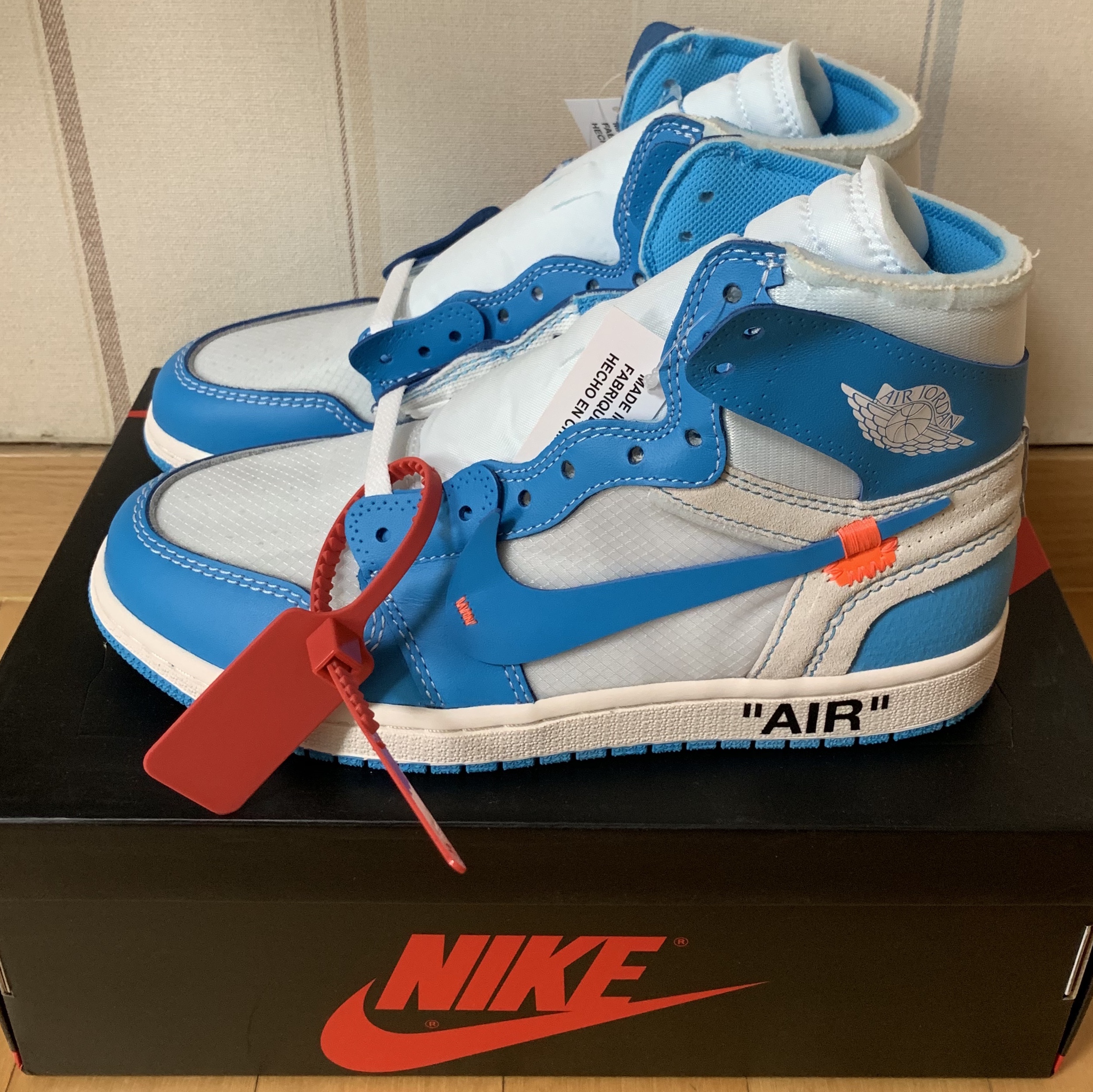 Jordan 1 x Off-White Retro High University Blue 착용 스타일 - 1