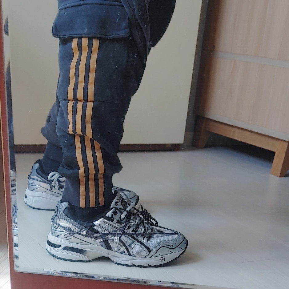 Asics x Andersson Bell Gel-1090 Glacier Grey Silver 착용 스타일 - 1