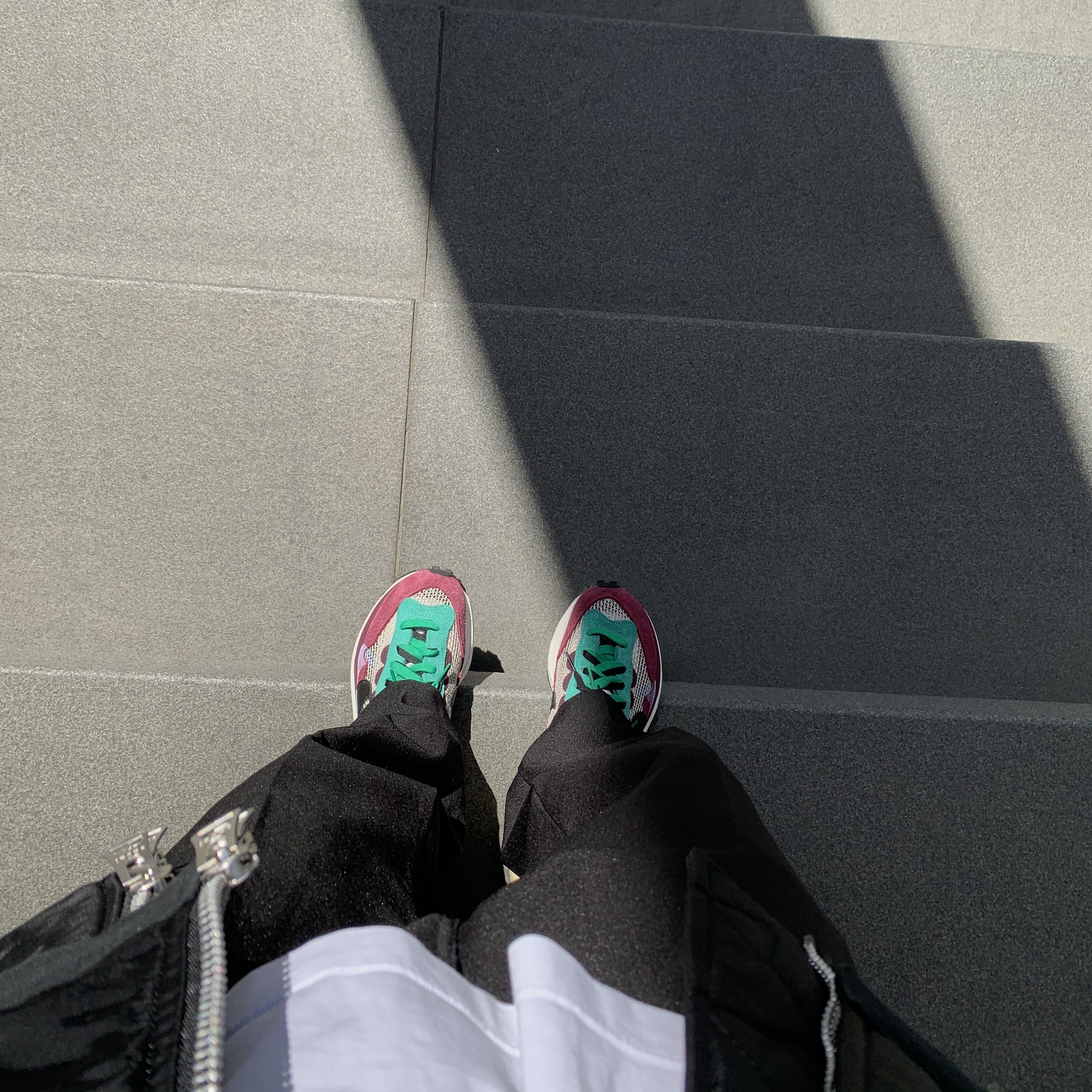 Nike x Sacai VaporWaffle String & Black Villain Red 착용 스타일 - 1