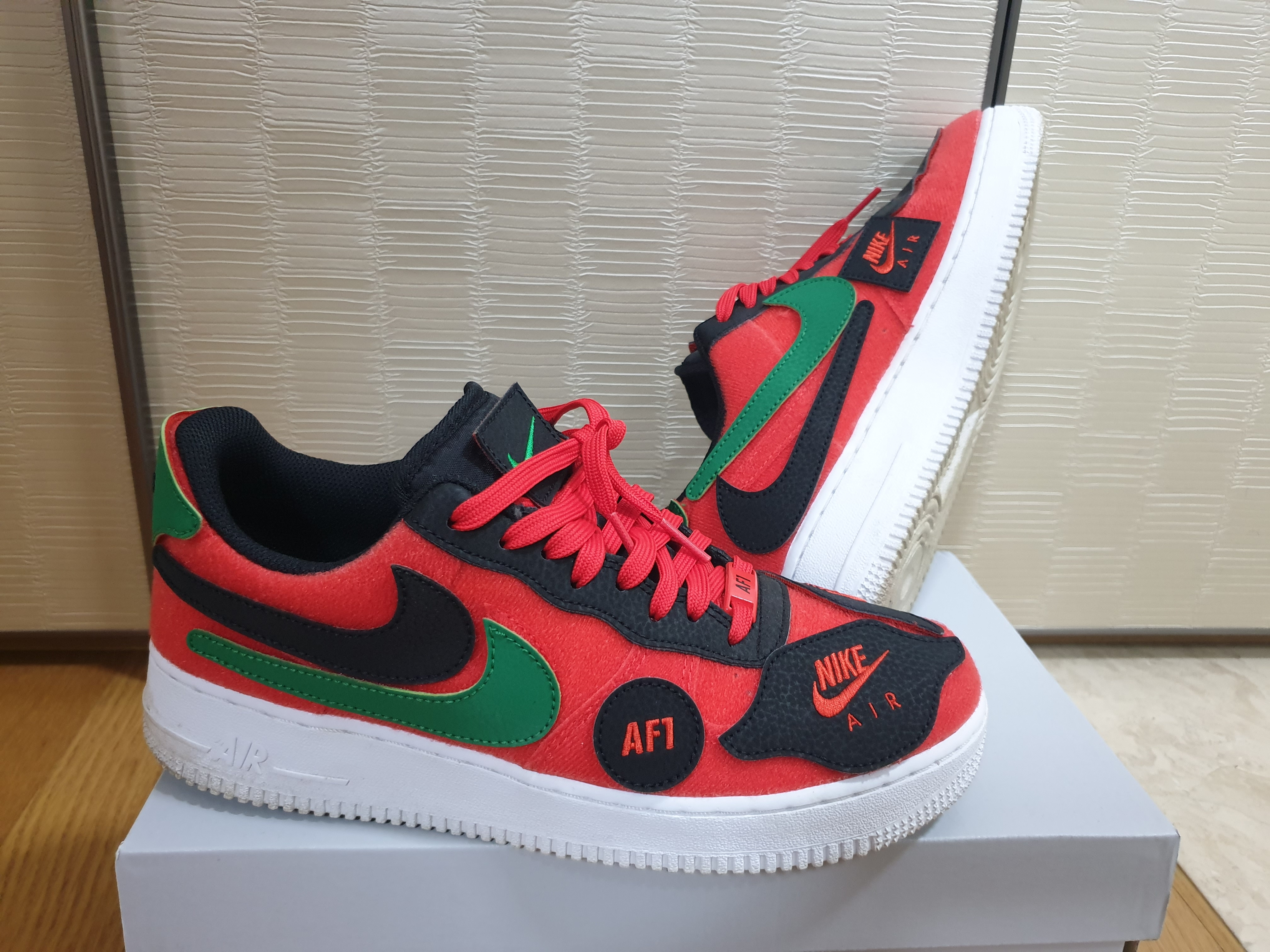 Nike Air Force 1/1 Custom Uptown 착용 스타일 - 1