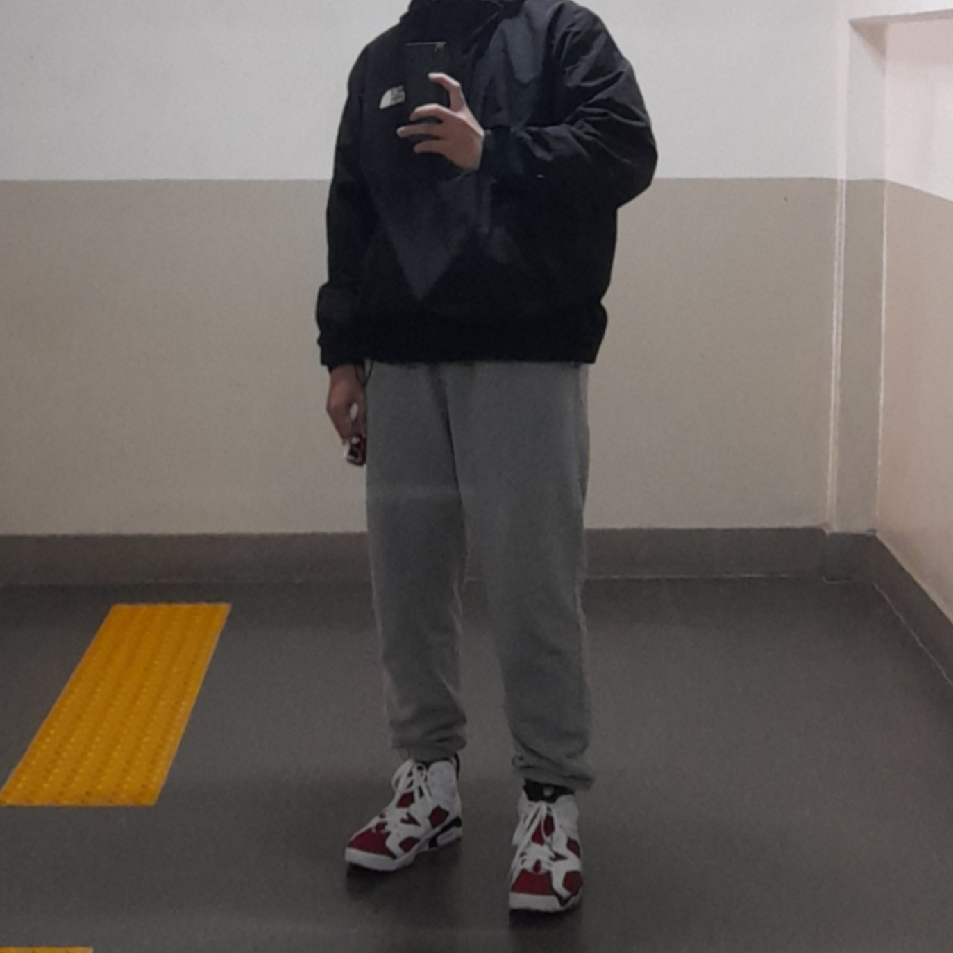 Jordan 6 Retro Carmine 2021, Supreme Hanes Boxer Briefs Black (4 Pack) 착용 스타일