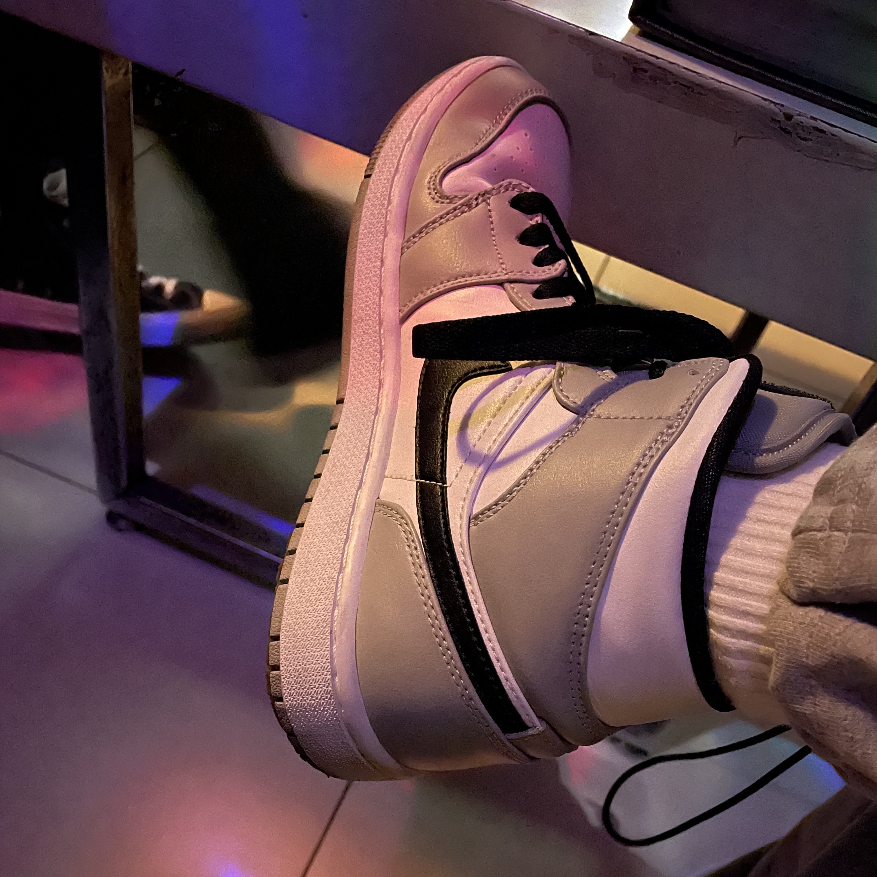 Jordan 1 Mid Light Smoke Grey 착용 스타일