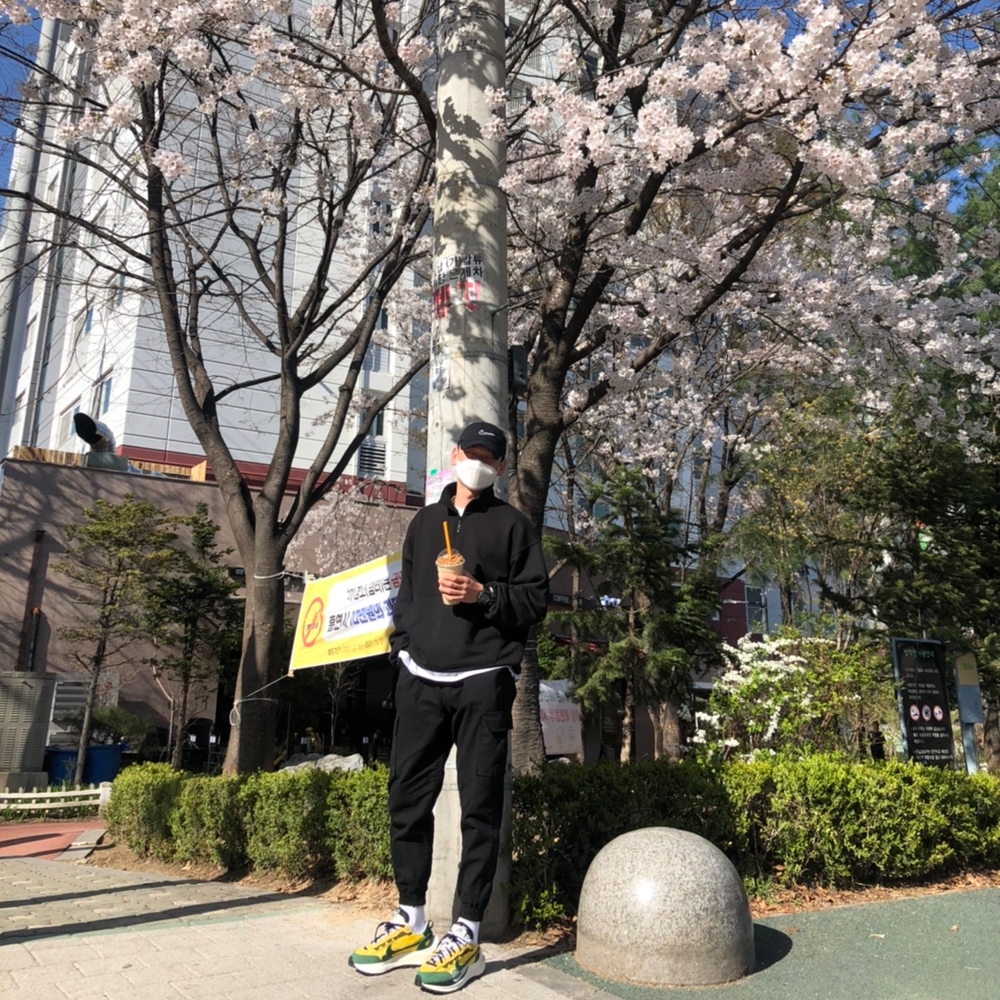 Nike x Sacai VaporWaffle Tour Yellow & Gorge Green Sail 착용 스타일