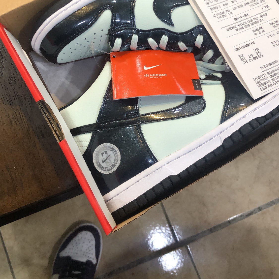 Nike Dunk High Barely Green, Jordan 1 Retro High OG Court Purple 2020 착용 스타일