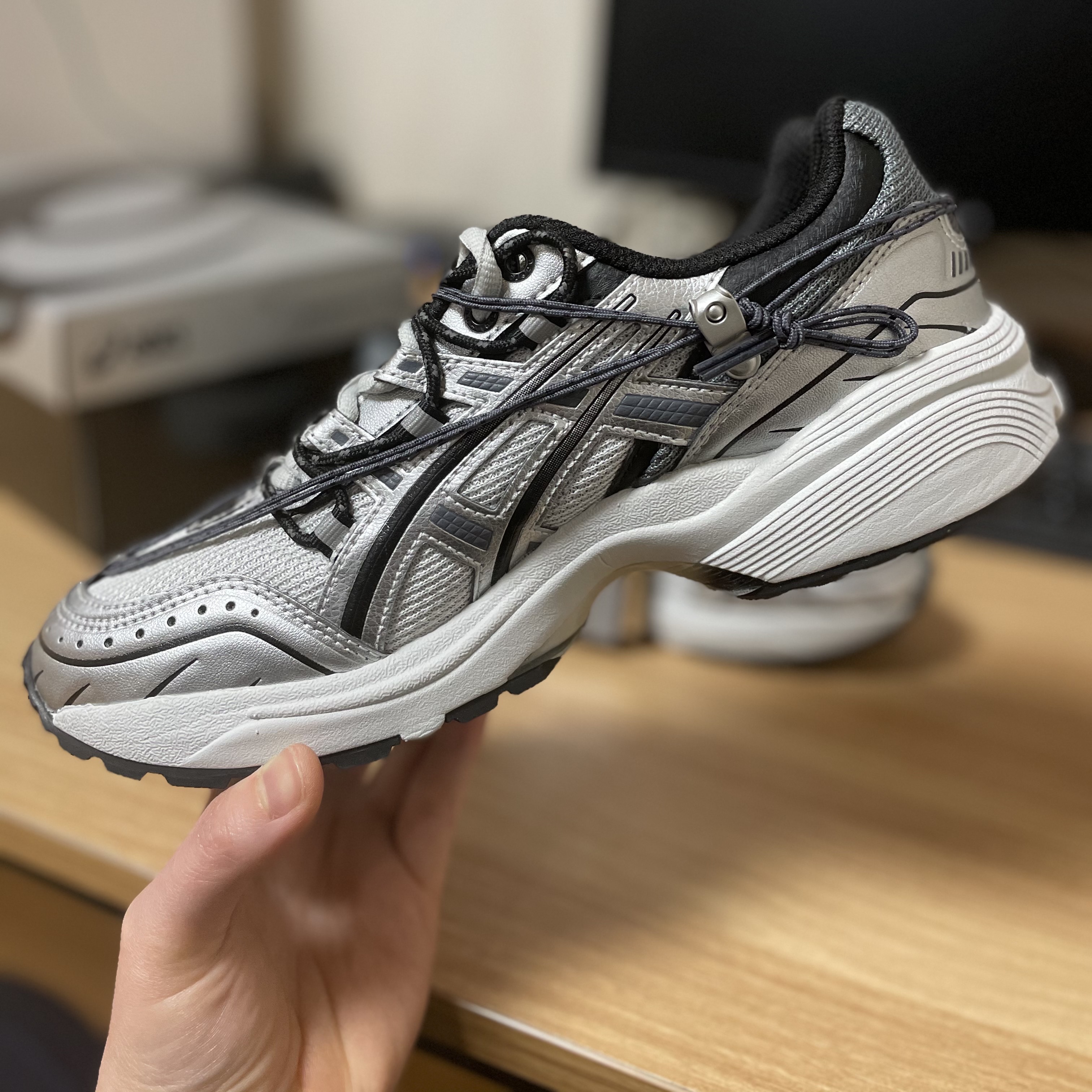 Asics x Andersson Bell Gel-1090 Glacier Grey Silver 착용 스타일 - 3