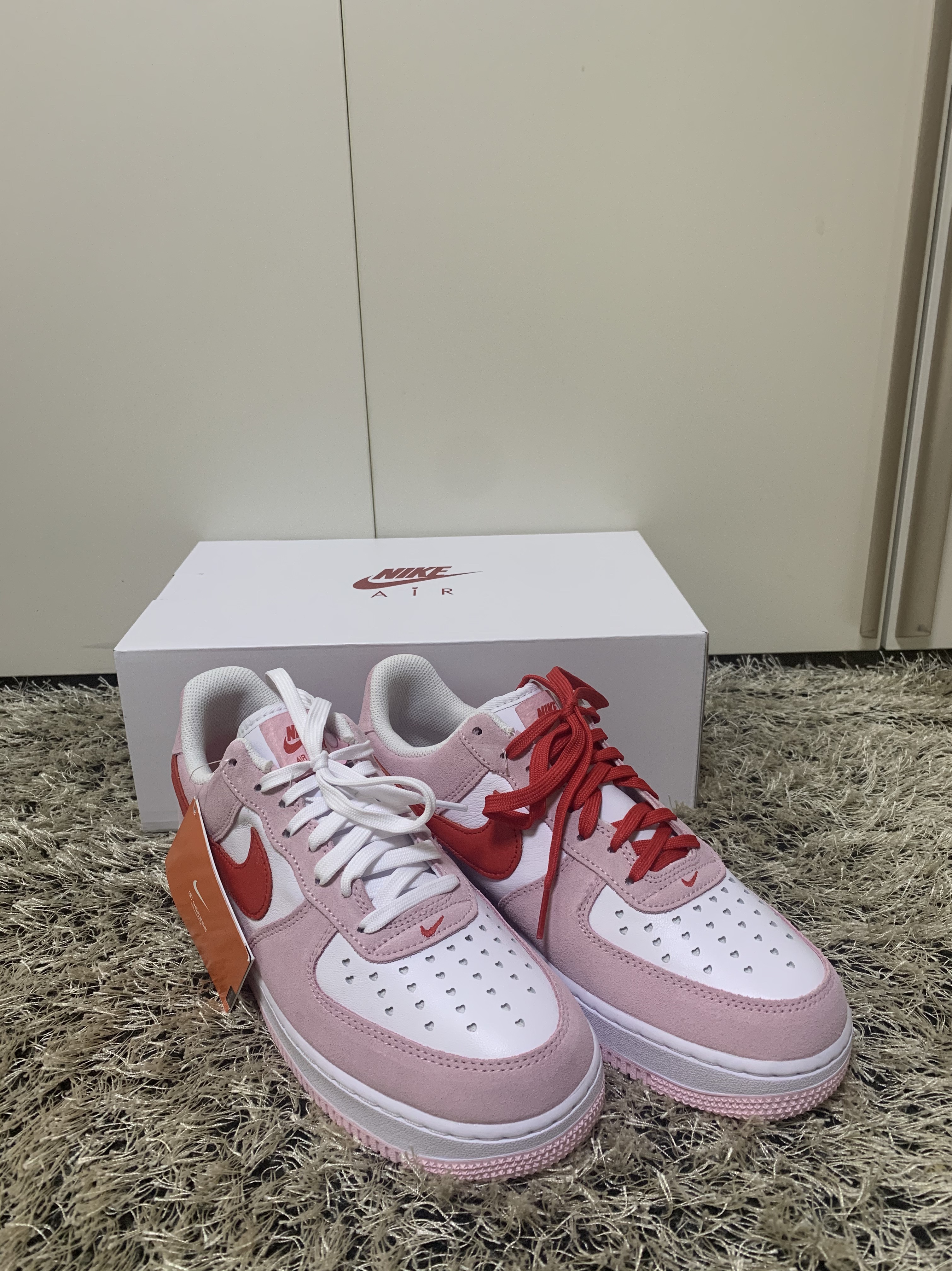 Nike Air Force 1 '07 QS Valentine's Day 착용 스타일