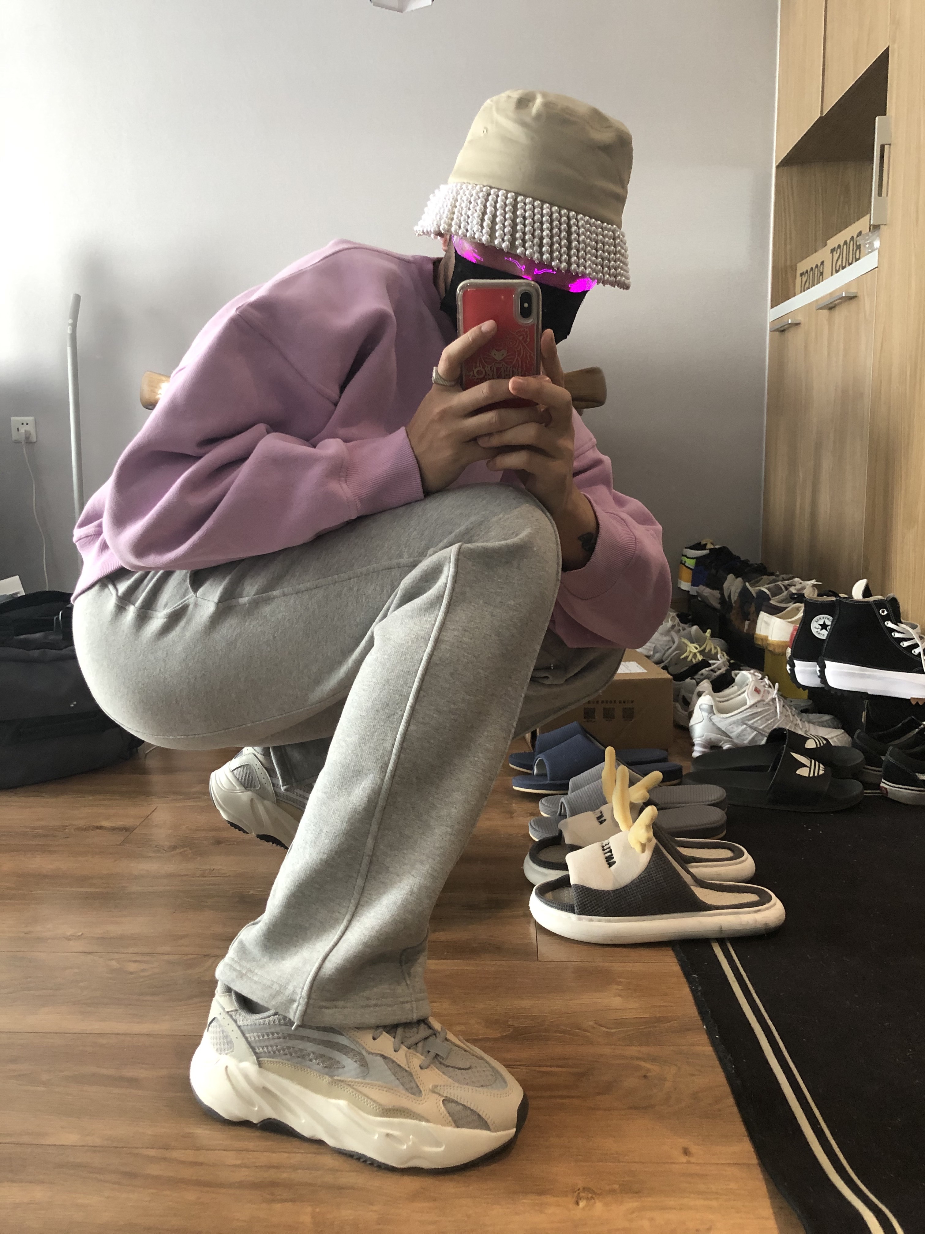 Adidas Yeezy Boost 700 V2 Cream 착용 스타일