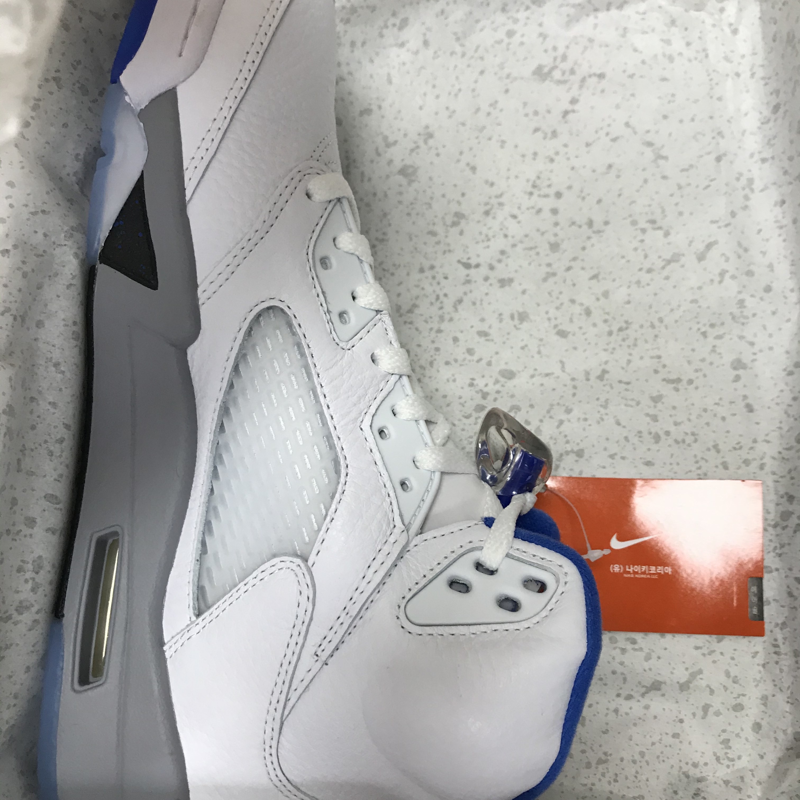 Jordan 5 Retro Stealth 2.0 착용 스타일 - 1