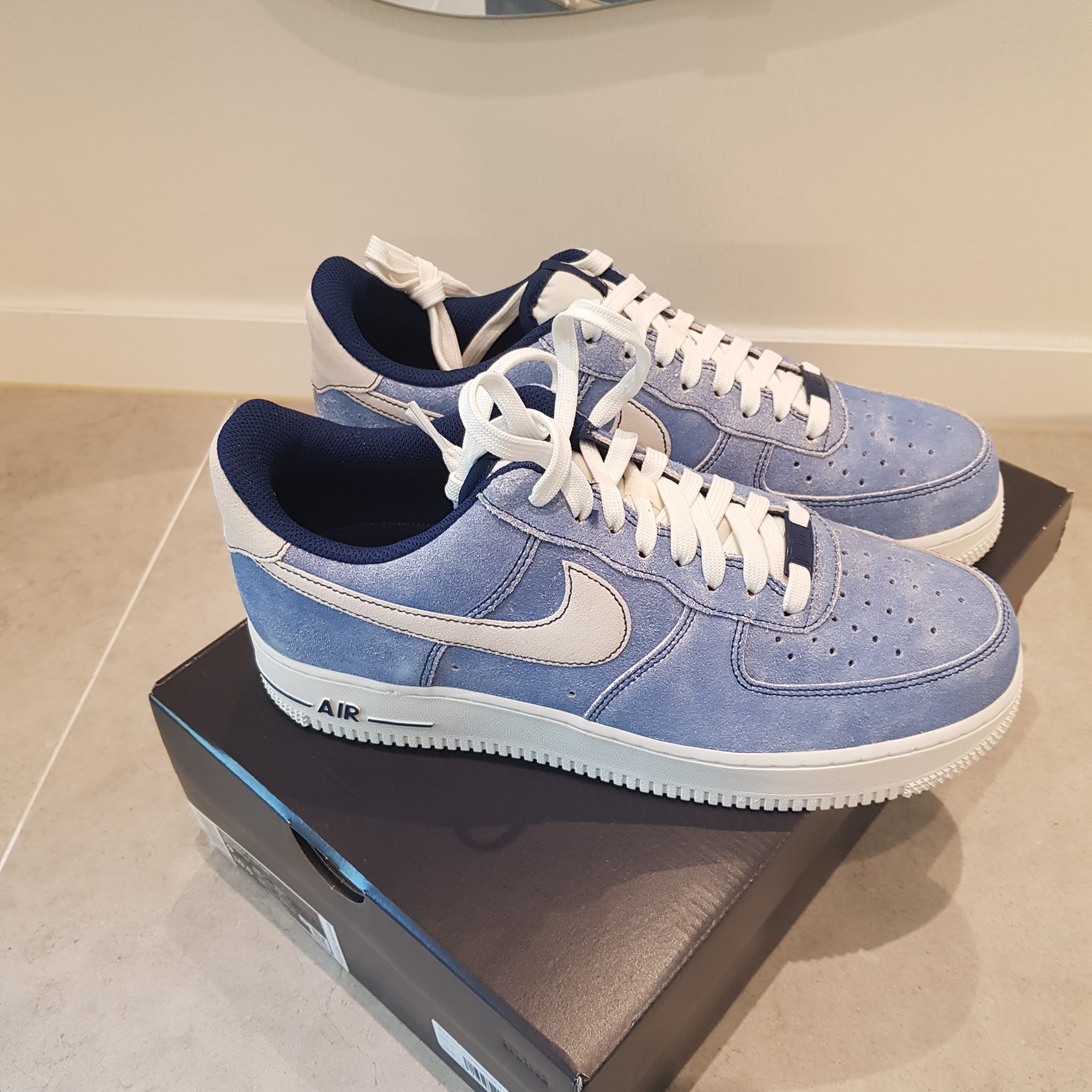 Nike Air Force 1 '07 LV8 Dusty Blue 착용 스타일 - 1