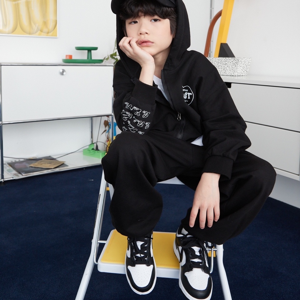 (GS) Nike Dunk Low Black 착용 스타일 - 3