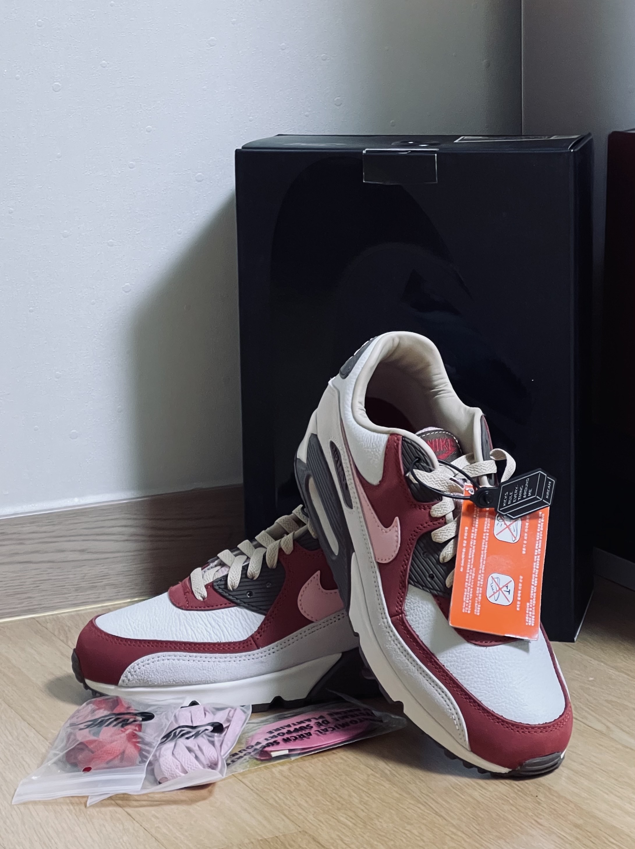 Nike Air Max 90 NRG Bacon 착용 스타일