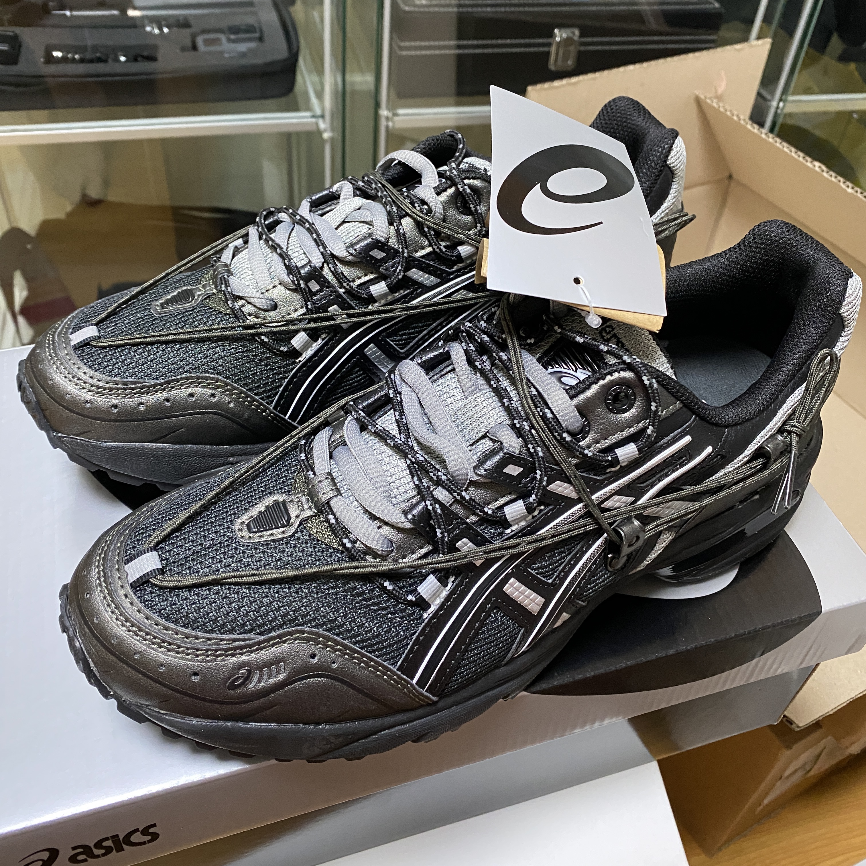 Asics x Andersson Bell Gel-1090 Black Silver 착용 스타일