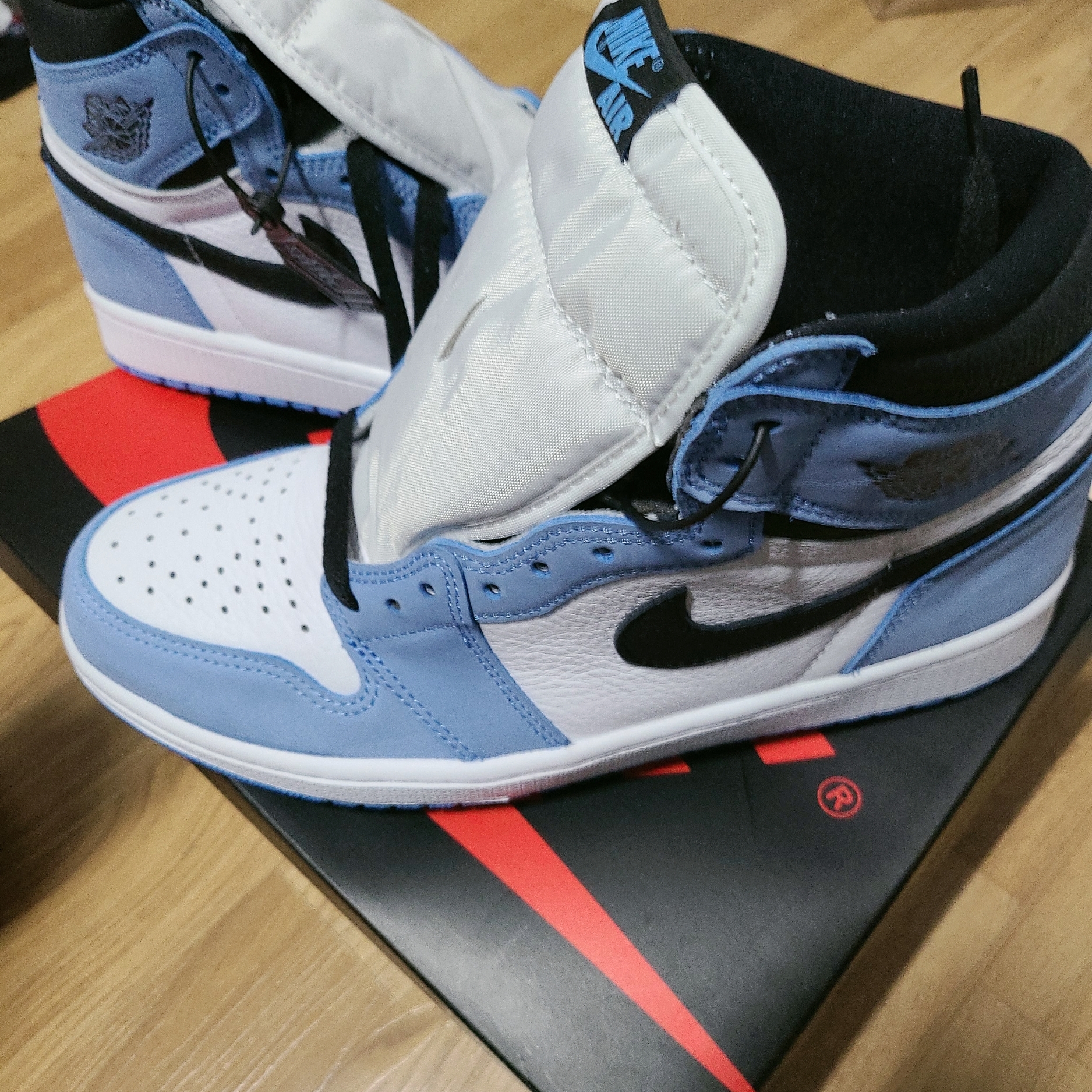Jordan 1 Retro High OG University Blue 착용 스타일