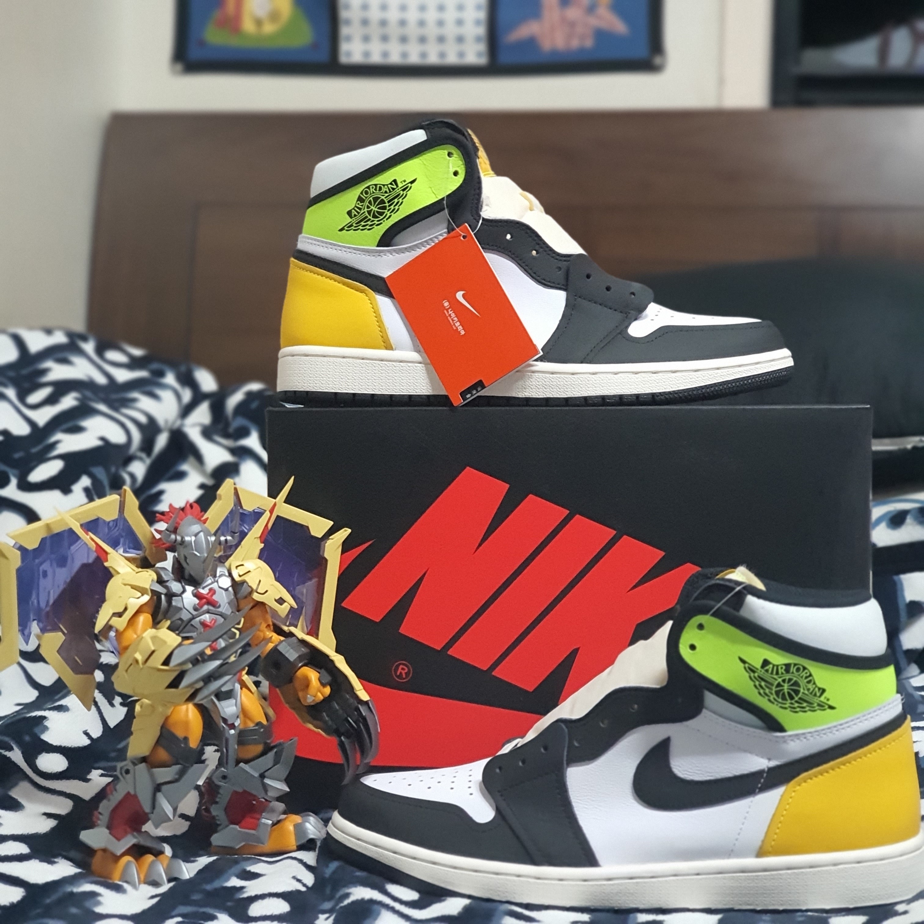 Jordan 1 Retro High OG Volt Gold 착용 스타일 - 1
