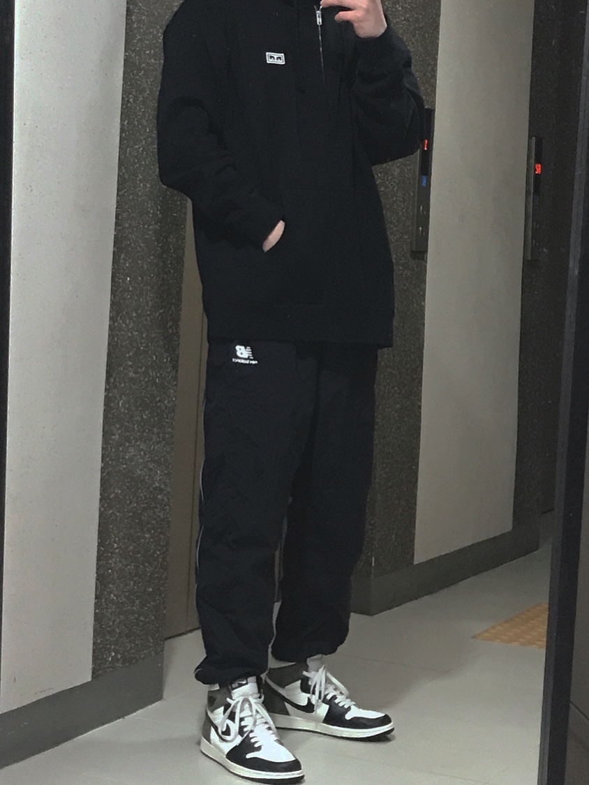 Jordan 1 Retro High OG Black Mocha 착용 스타일 - 1