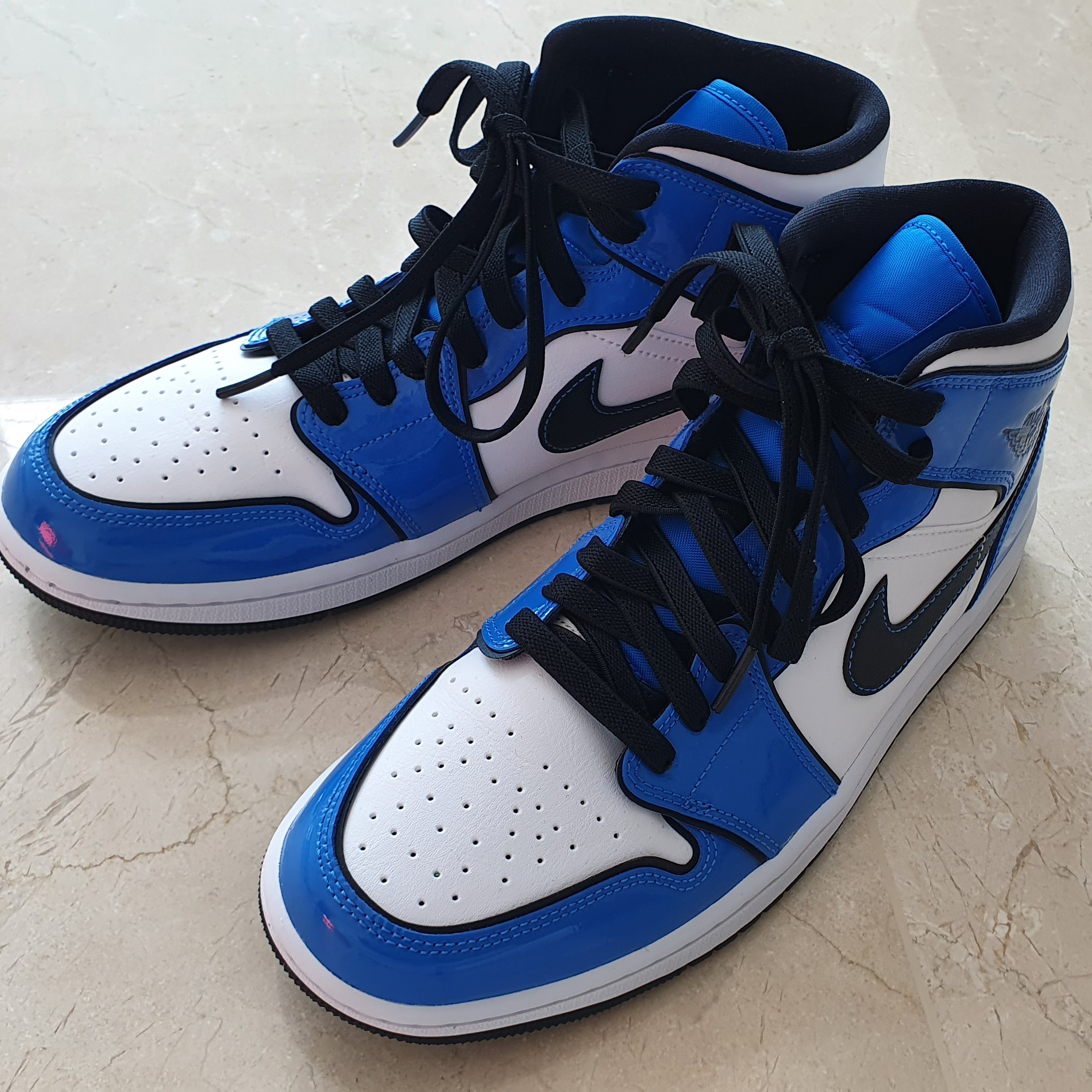 Jordan 1 Mid SE Signal Blue 착용 스타일 - 1