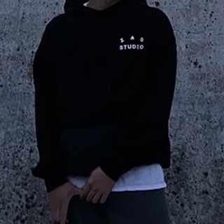 IAB Studio Woven Hoodie Black 착용 스타일 - 2