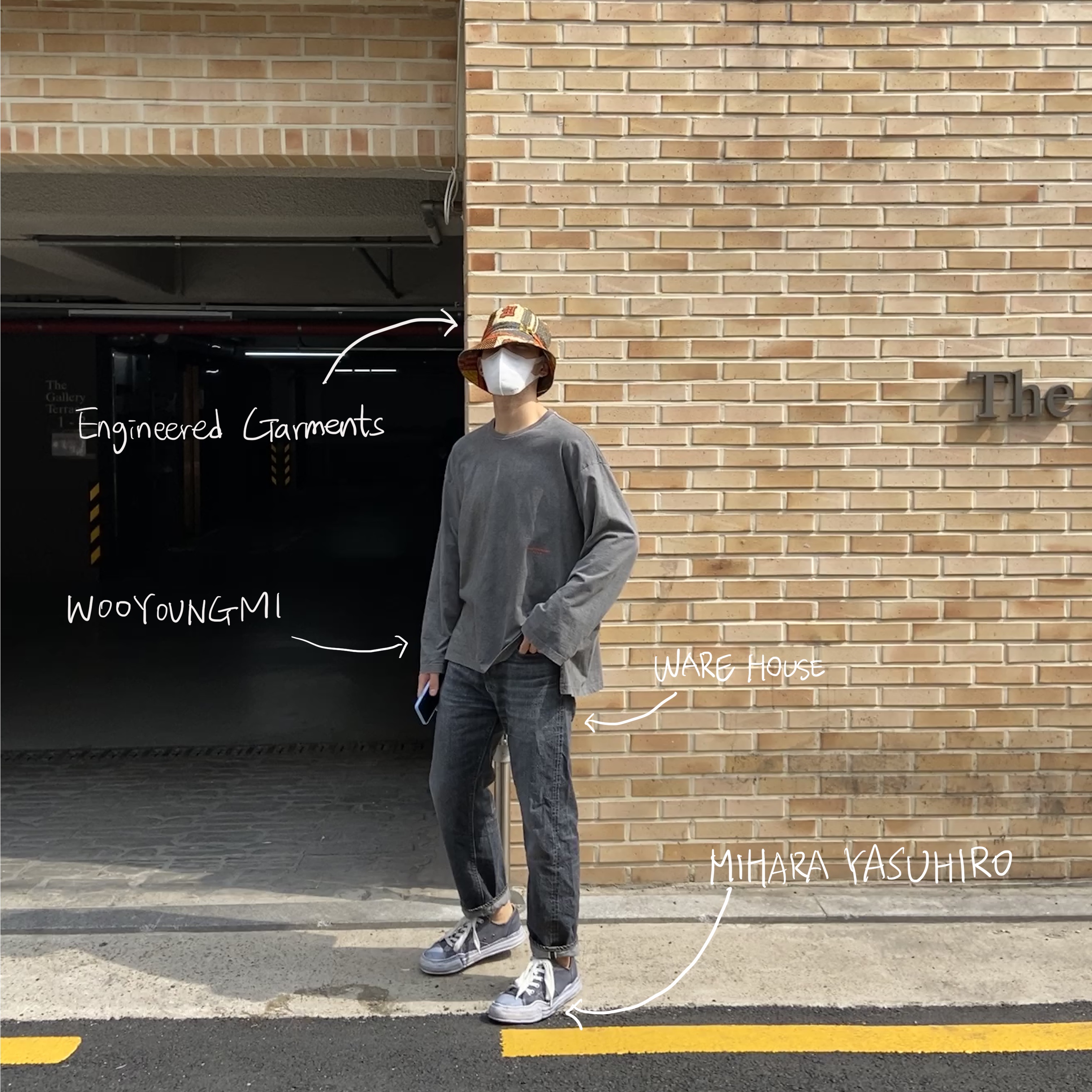 Maison Mihara Yasuhiro OG Sole Over Dyed Leather x Canvas Lowcut Sneakers Black 착용 스타일 - 1