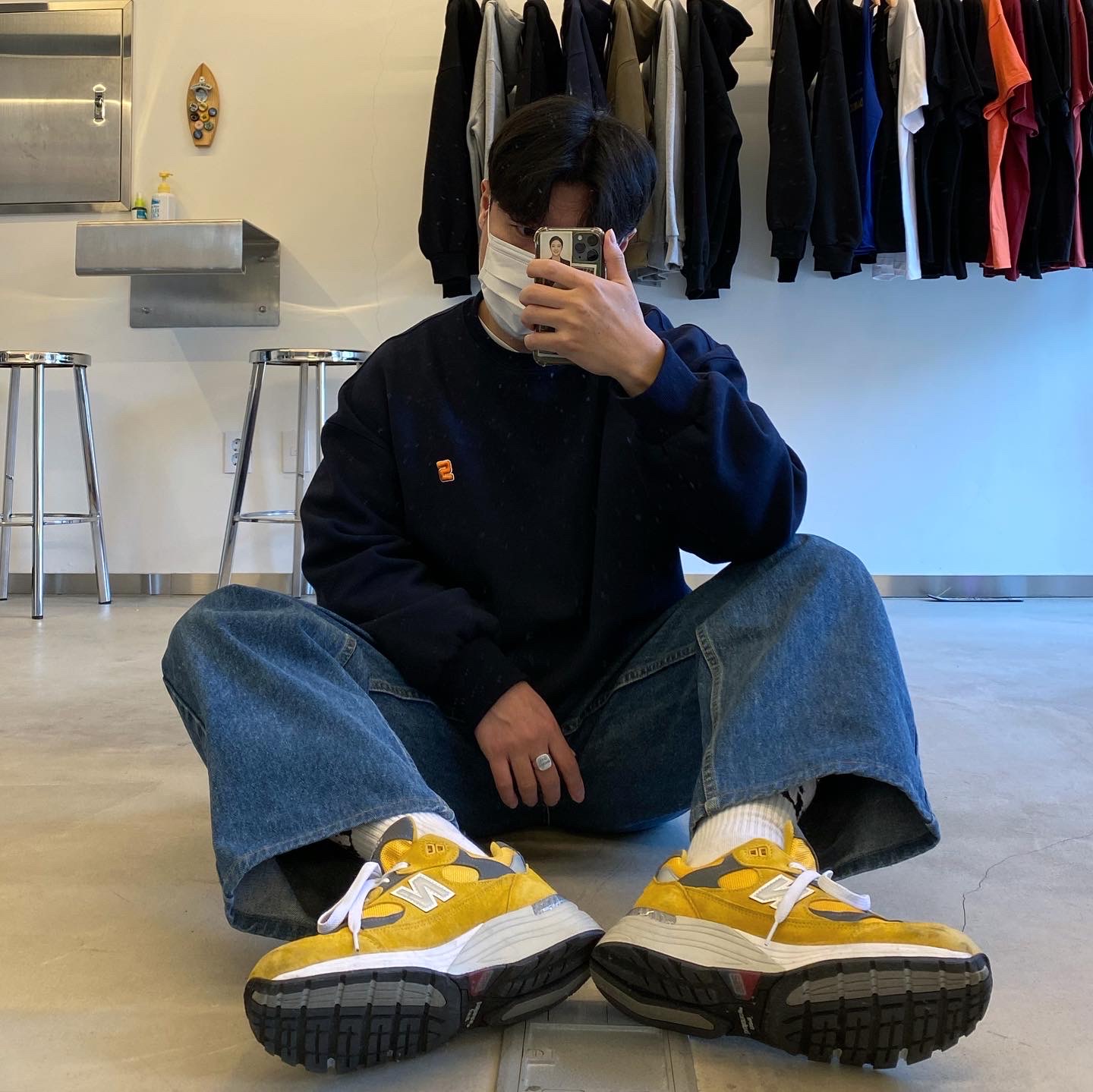 New Balance 992 Made in USA Gold Cream 착용 스타일 - 1
