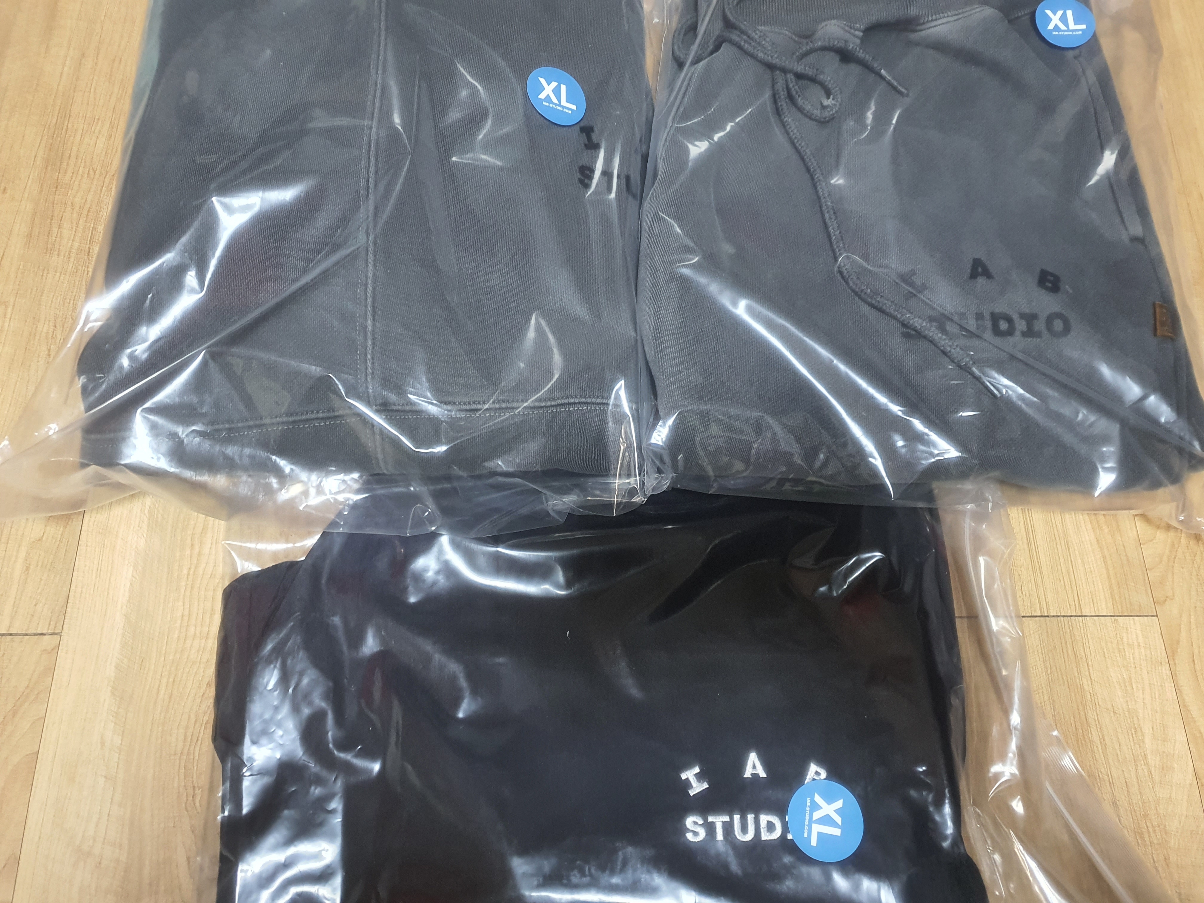 IAB Studio Blocked Pigment Hoodie Black, IAB Studio Blocked Pigment Sweatpants Black 착용 스타일