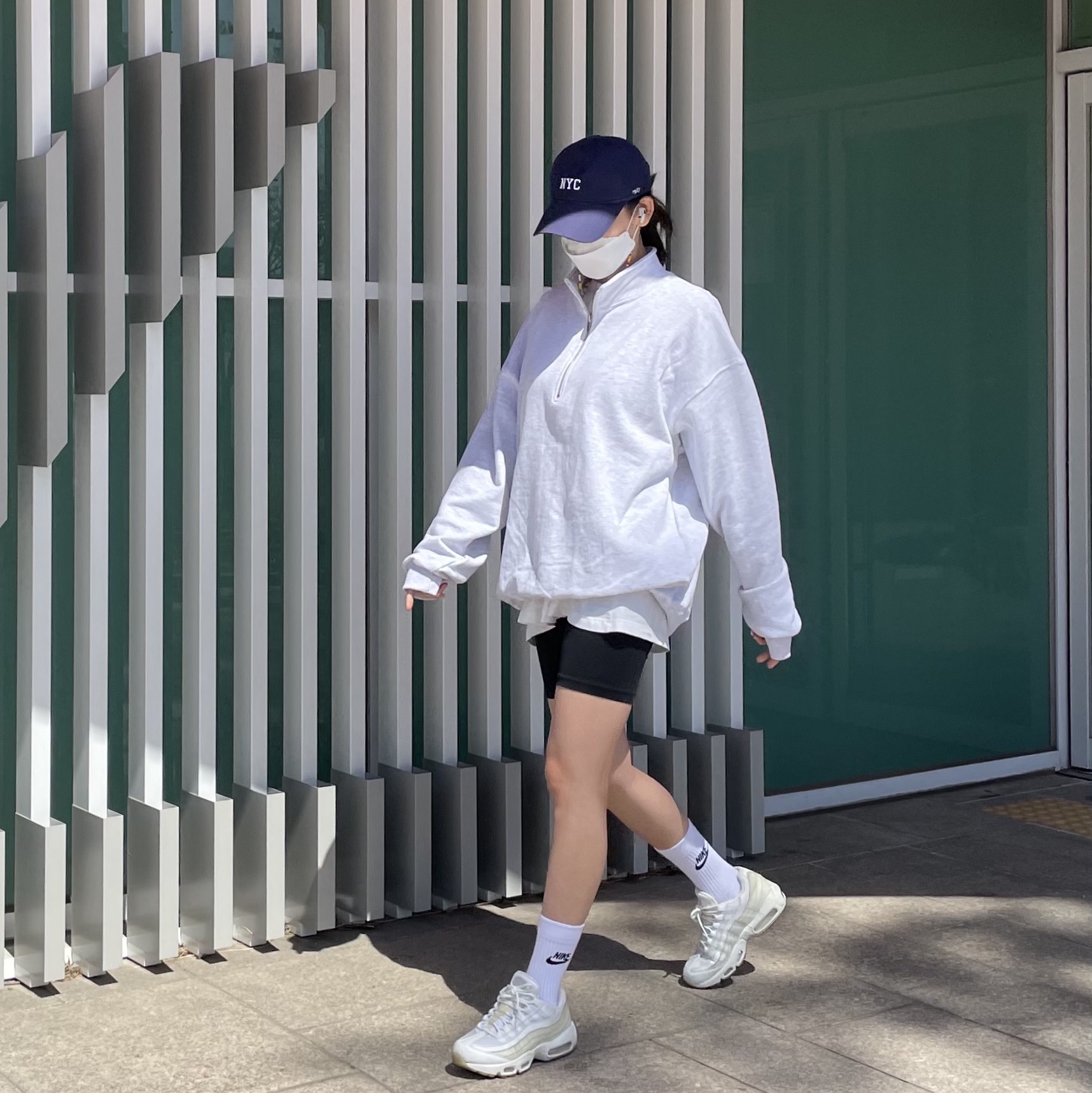 (W) Nike Air Max 95 Triple White 착용 스타일 - 1