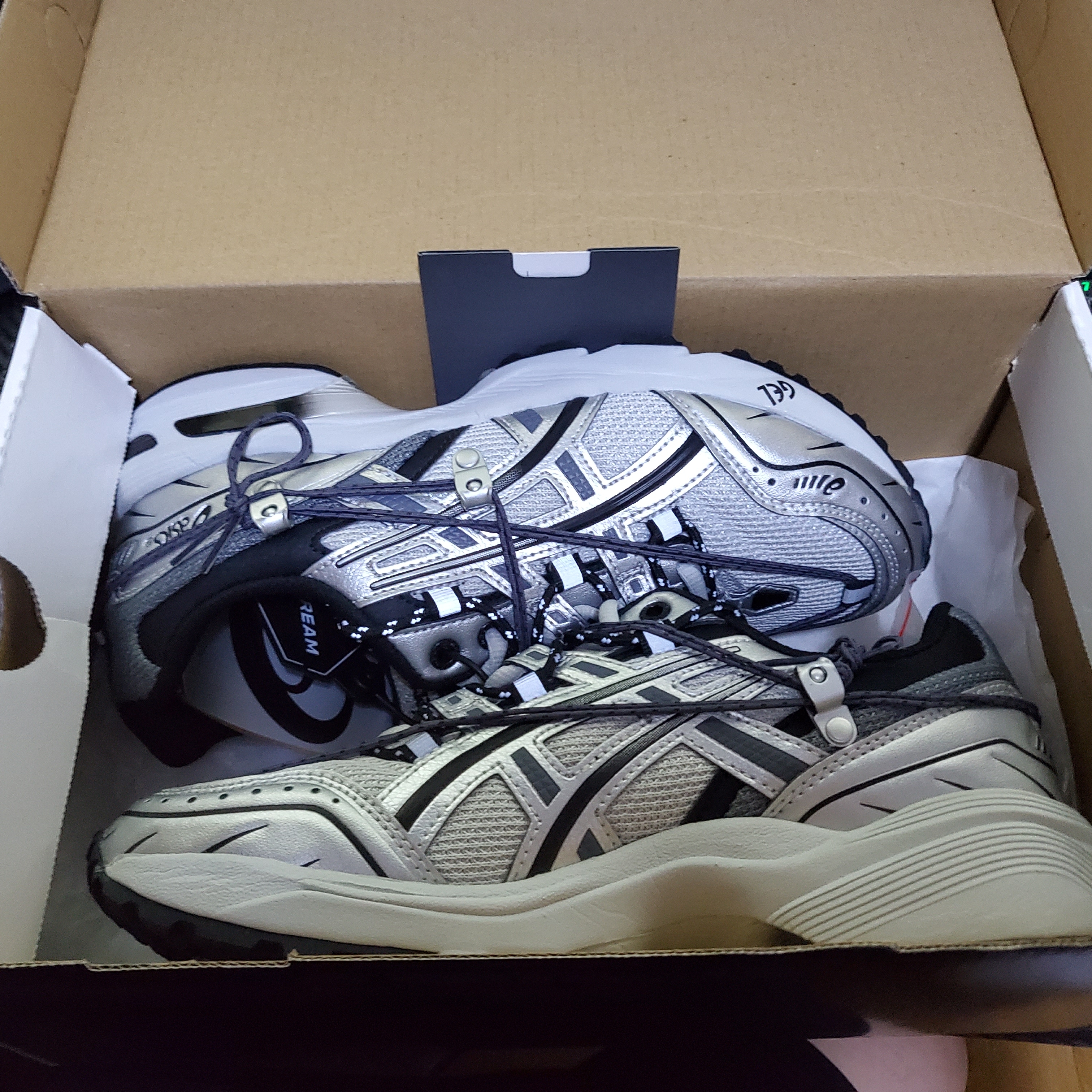 Asics x Andersson Bell Gel-1090 Glacier Grey Silver 착용 스타일 - 2